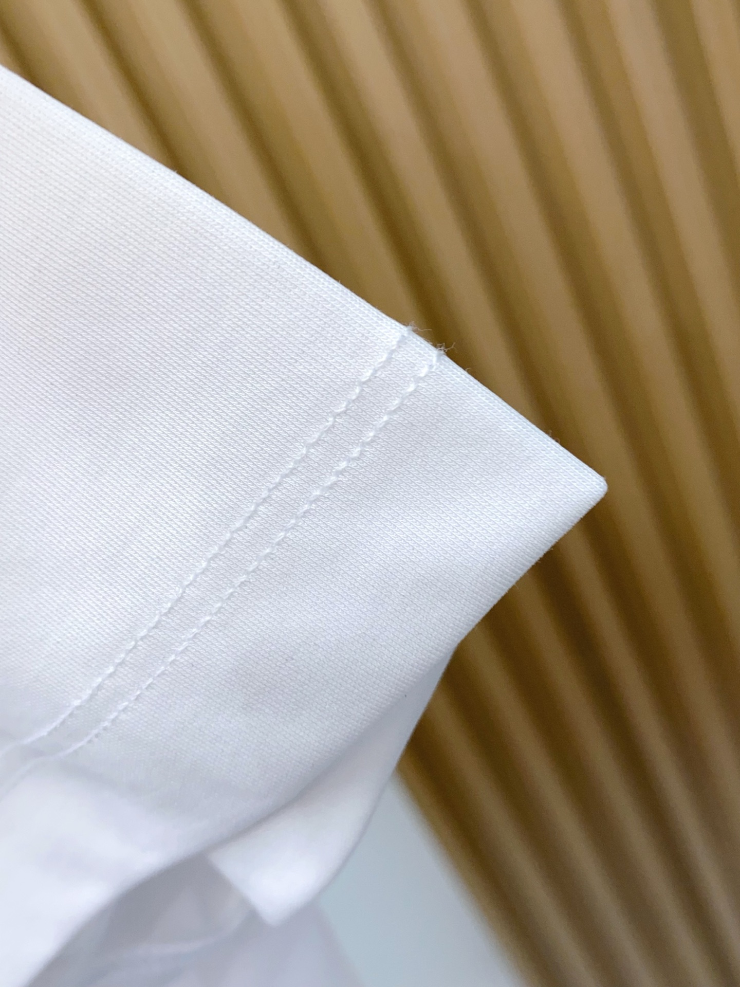 普拉达 2026春夏新款首发专柜最新款圆领短袖 高端订制 设计前卫时尚！品牌logo重工艺设计 高端定制