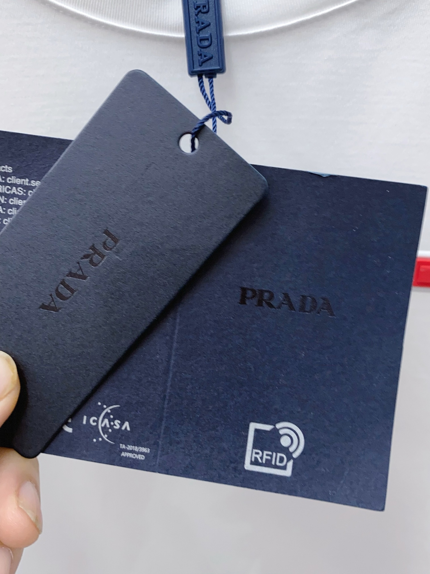 普拉达 2026春夏新款首发专柜最新款圆领短袖 高端订制 设计前卫时尚！品牌logo重工艺设计 高端定制