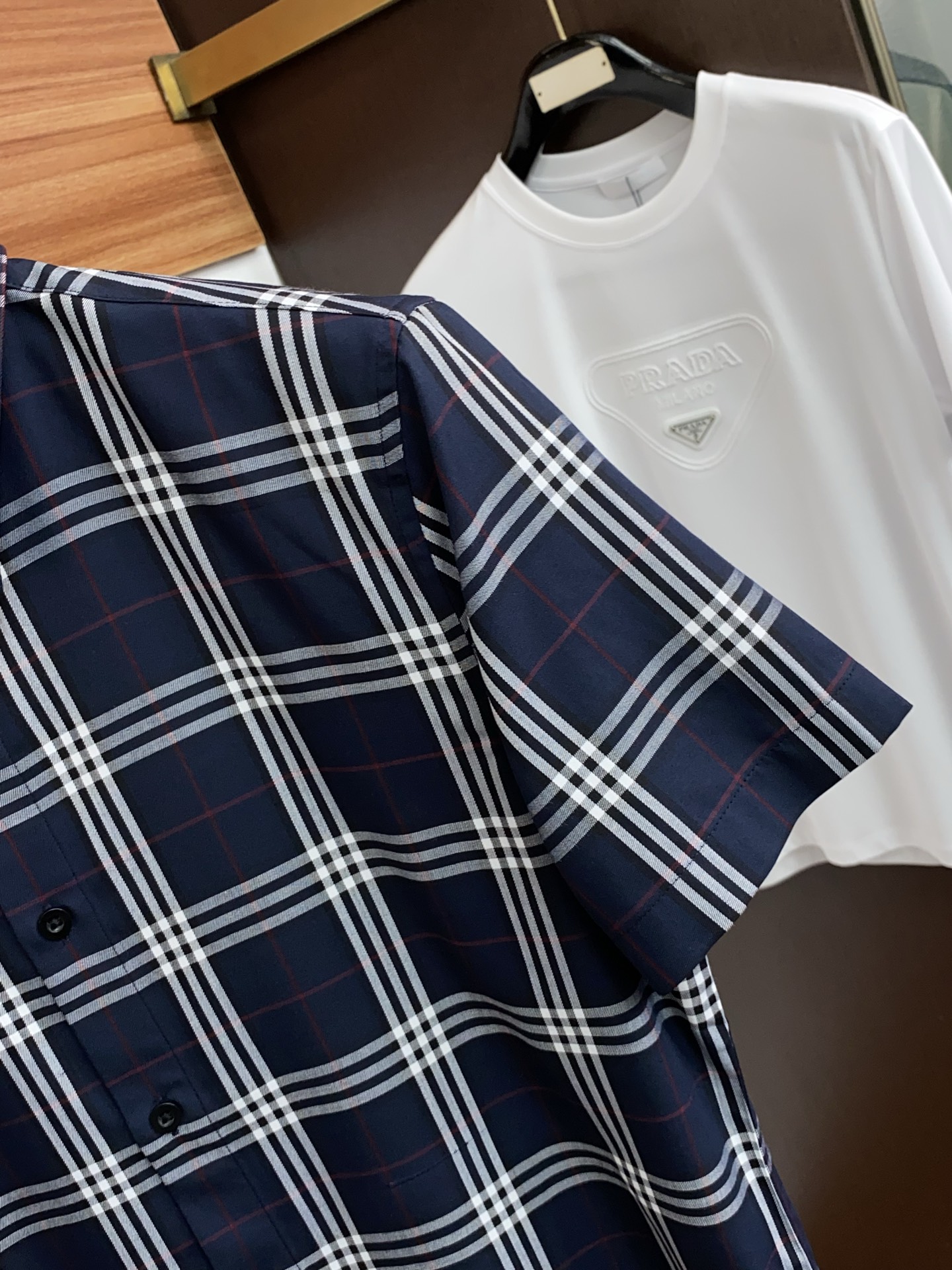 巴宝莉 2026 男士天丝棉衬衫，商务休闲修身款短袖衬衫 宜商务 宜休闲！限量新款，都市商务气质款！ 衬