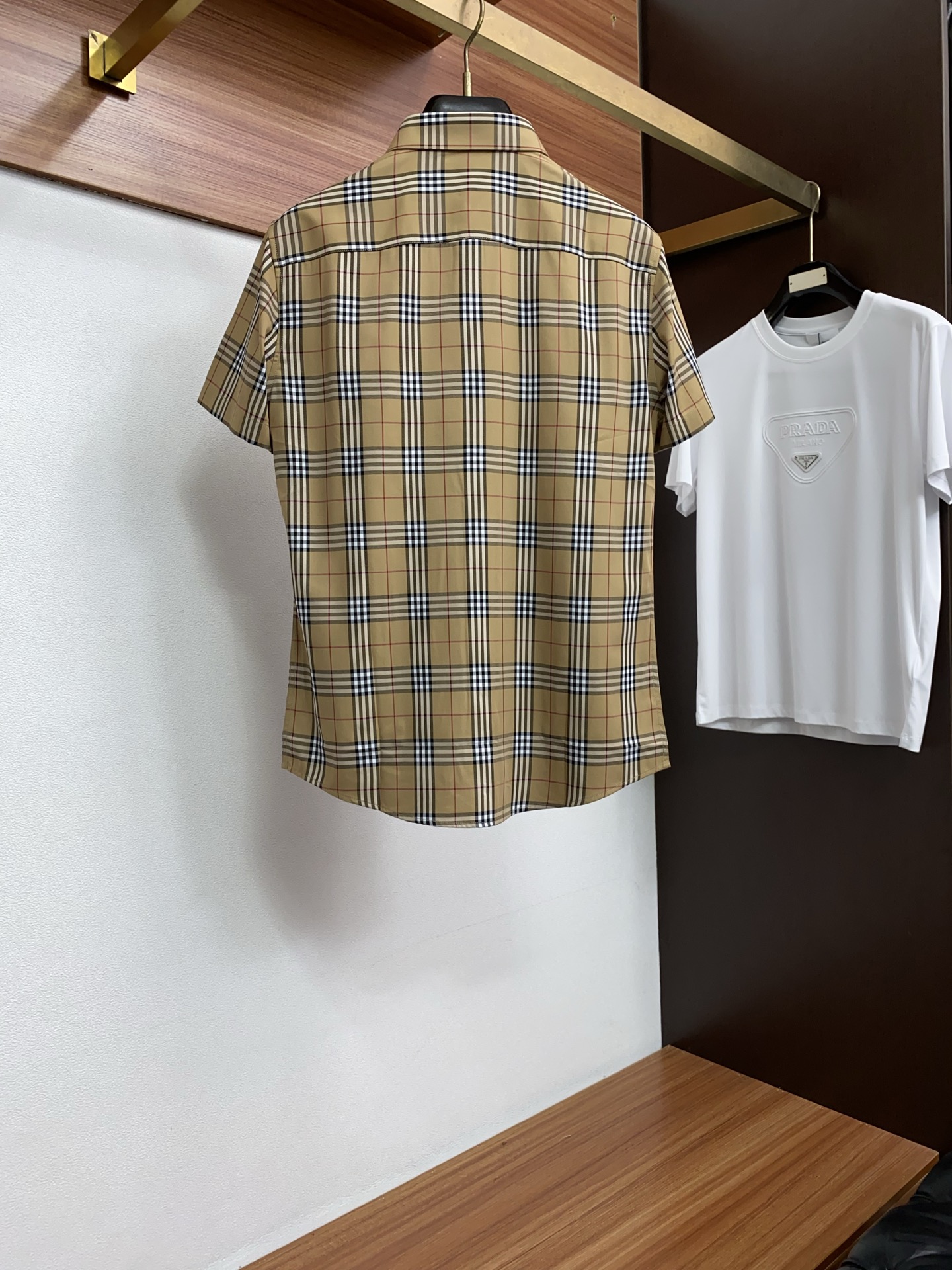 巴宝莉 2026 男士天丝棉衬衫，商务休闲修身款短袖衬衫 宜商务 宜休闲！限量新款，都市商务气质款！ 衬