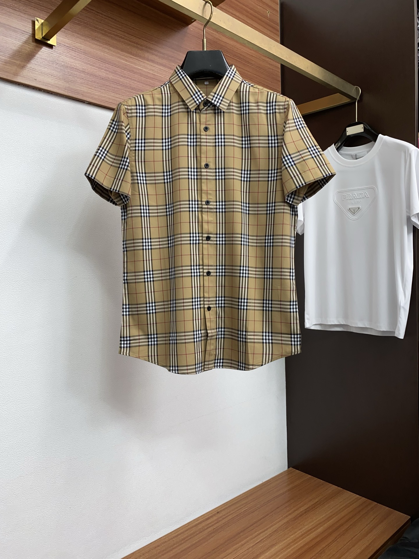 巴宝莉 2026 男士天丝棉衬衫，商务休闲修身款短袖衬衫 宜商务 宜休闲！限量新款，都市商务气质款！ 衬