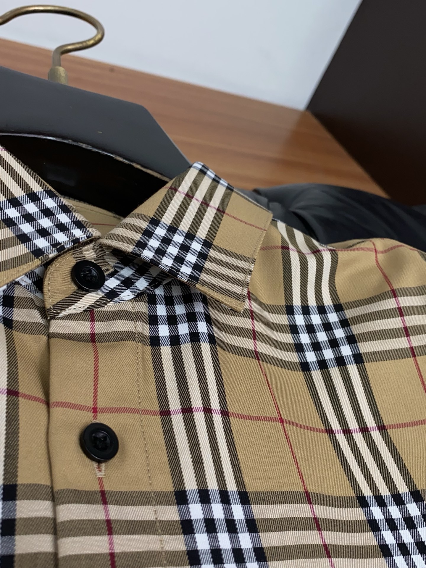 巴宝莉 2026 男士天丝棉衬衫，商务休闲修身款短袖衬衫 宜商务 宜休闲！限量新款，都市商务气质款！ 衬