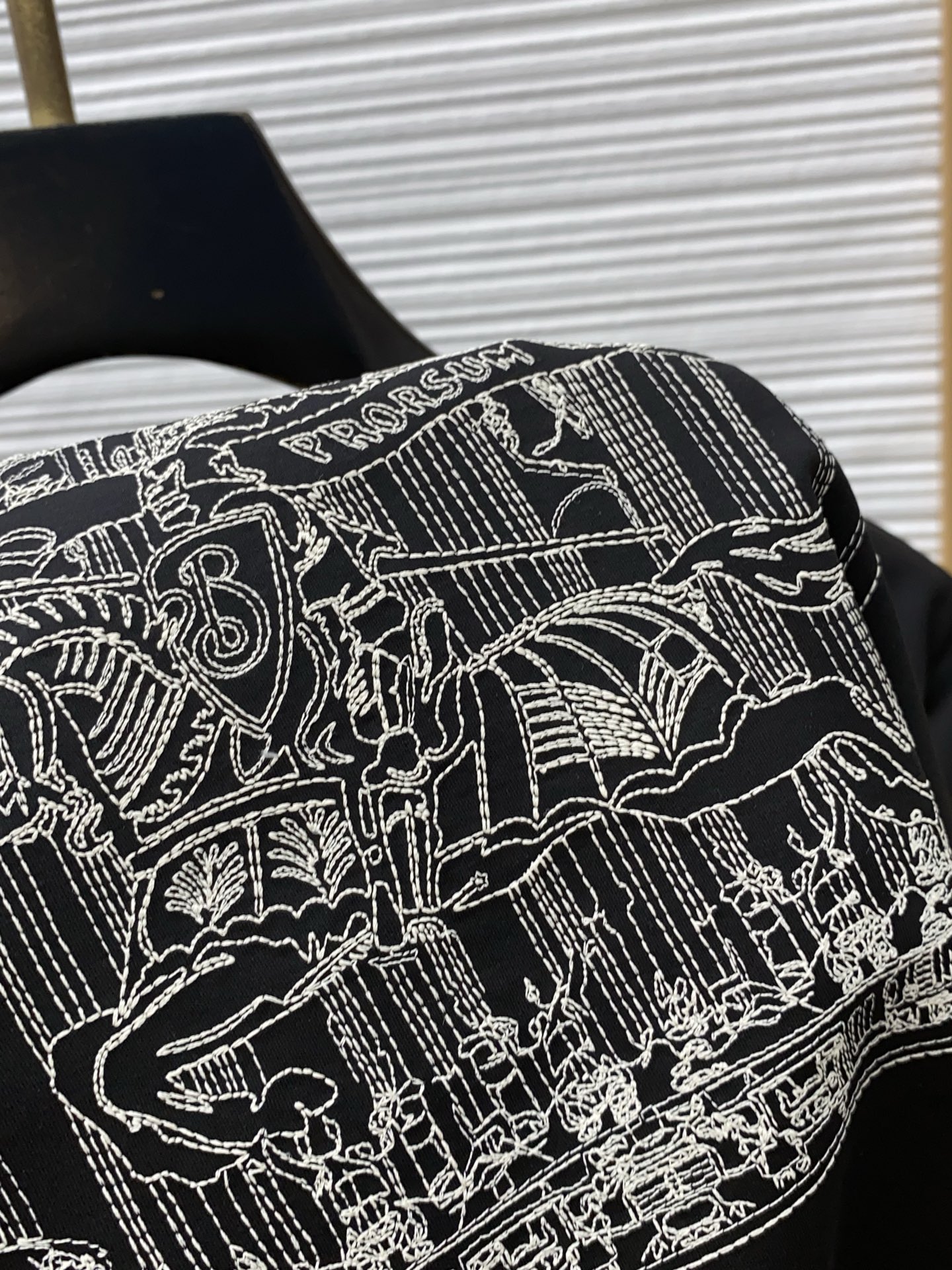 巴宝莉 2026春夏新款首发专柜最新款圆领短袖 高端订制 设计前卫时尚！品牌logo重工艺设计 高端定制