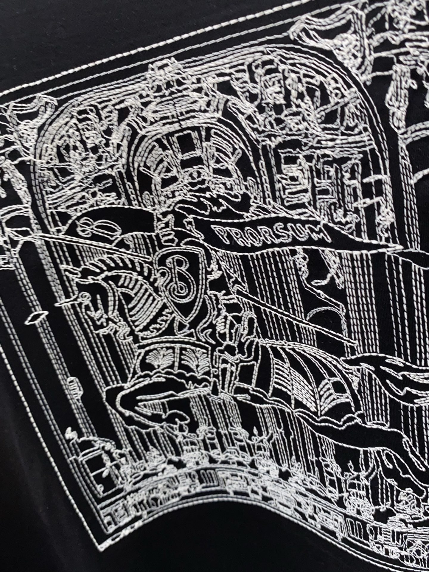 巴宝莉 2026春夏新款首发专柜最新款圆领短袖 高端订制 设计前卫时尚！品牌logo重工艺设计 高端定制