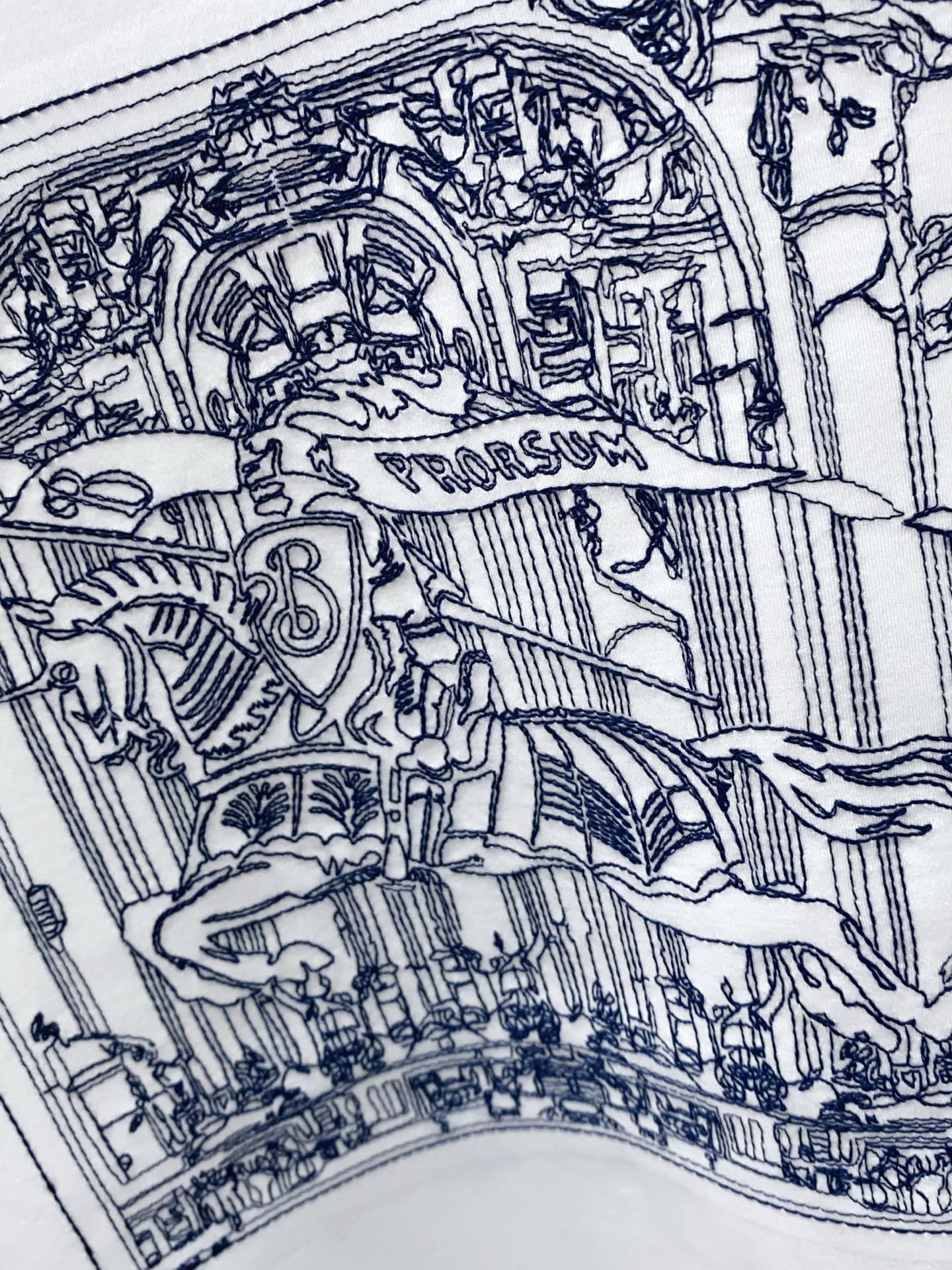 巴宝莉 2026春夏新款首发专柜最新款圆领短袖 高端订制 设计前卫时尚！品牌logo重工艺设计 高端定制