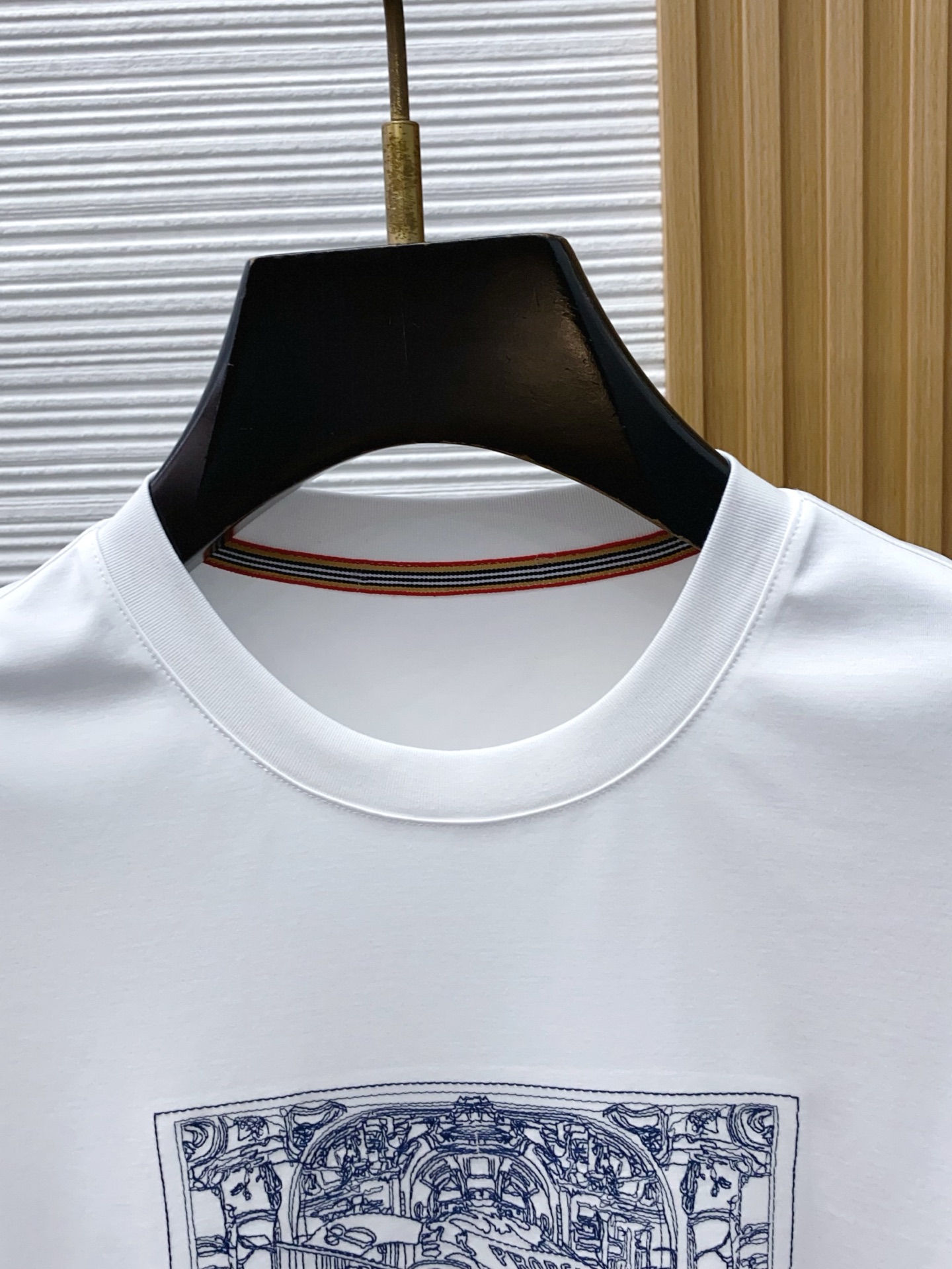 巴宝莉 2026春夏新款首发专柜最新款圆领短袖 高端订制 设计前卫时尚！品牌logo重工艺设计 高端定制