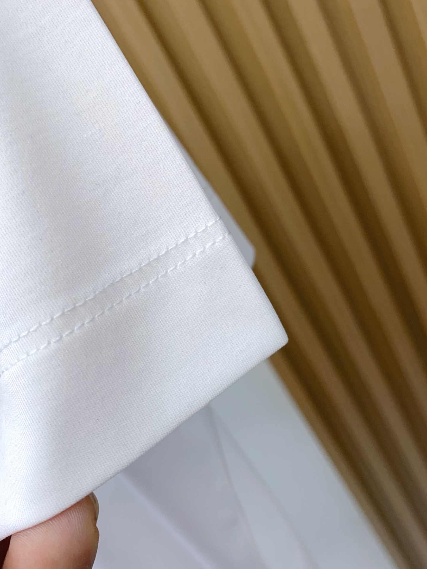 巴宝莉 2026春夏新款首发专柜最新款圆领短袖 高端订制 设计前卫时尚！品牌logo重工艺设计 高端定制