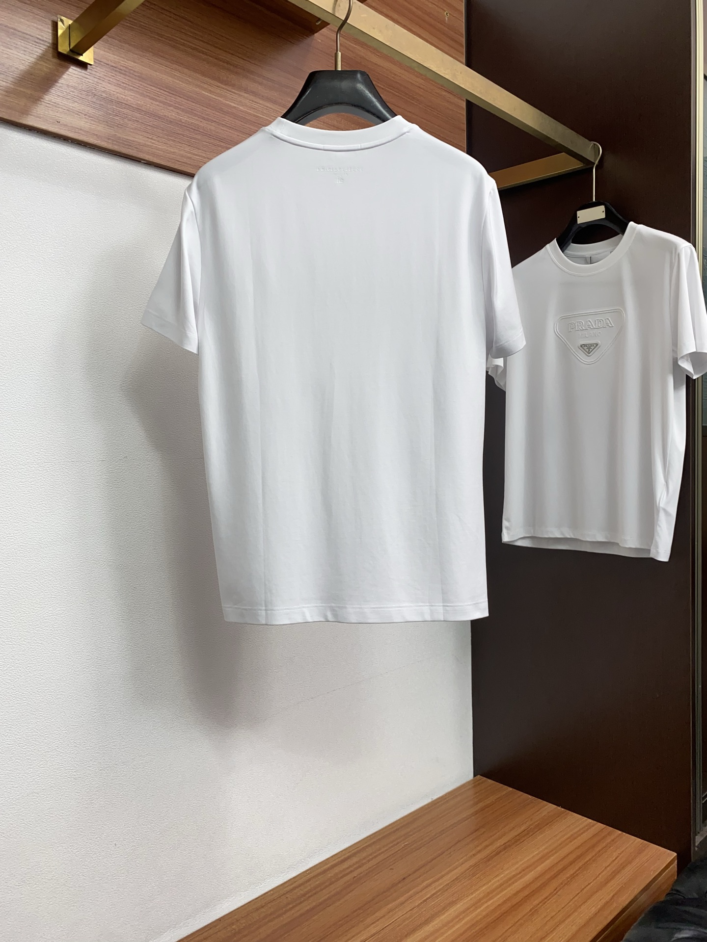 DG 2026春夏新款首发专柜最新款圆领短袖 高端订制 设计前卫时尚！品牌logo重工艺设计 高端定制双