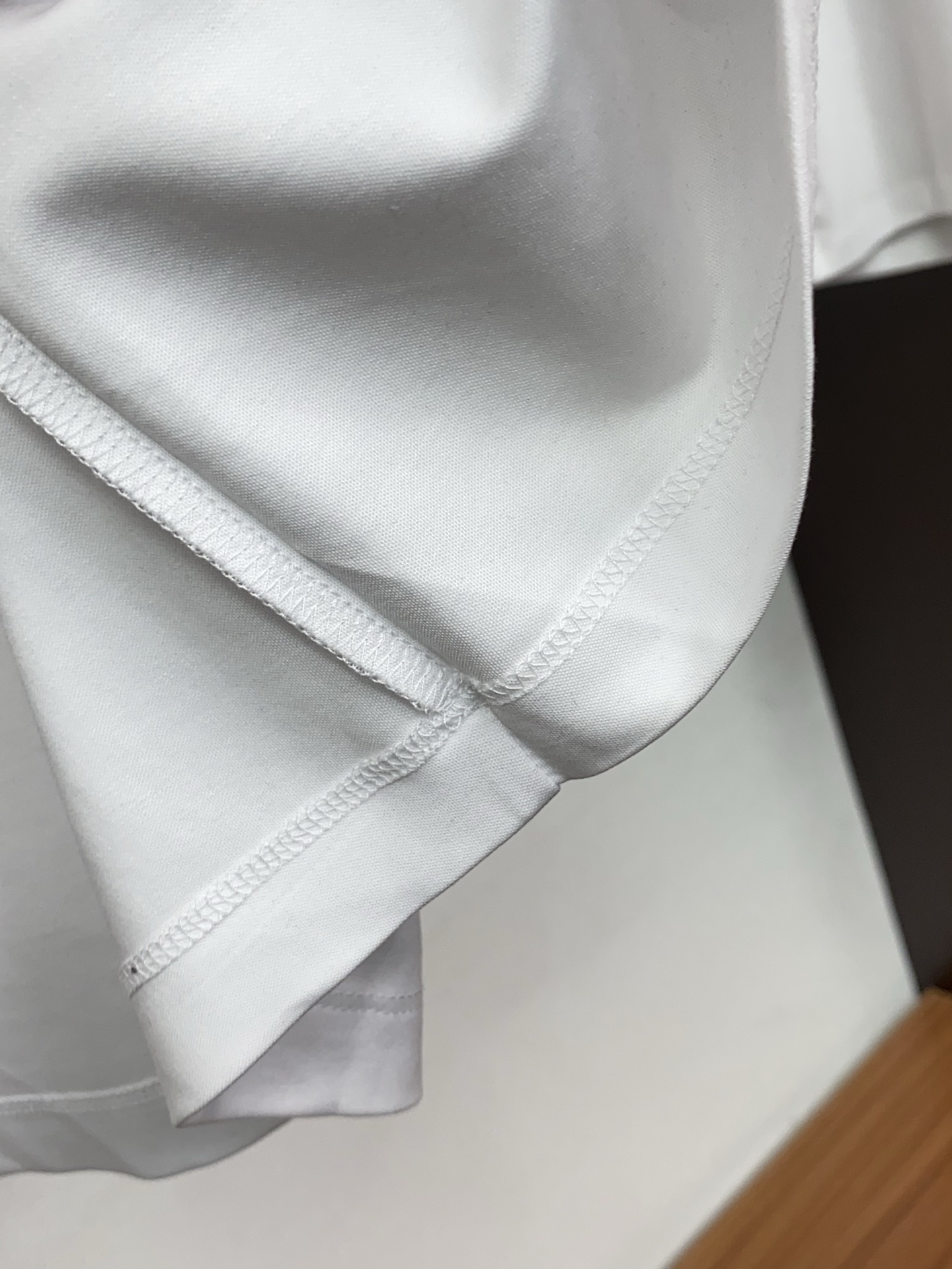 DG 2026春夏新款首发专柜最新款圆领短袖 高端订制 设计前卫时尚！品牌logo重工艺设计 高端定制双