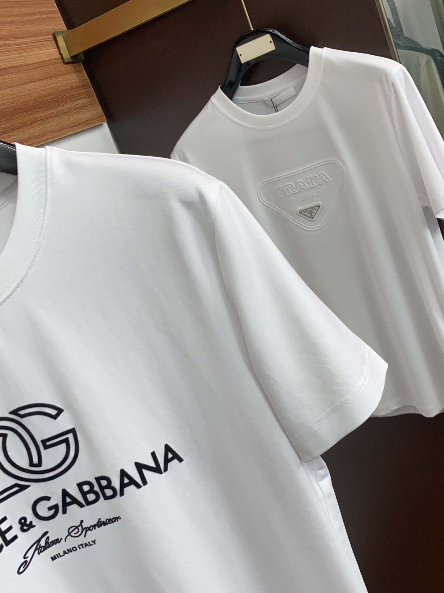 DG 2026春夏新款首发专柜最新款圆领短袖 高端订制 设计前卫时尚！品牌logo重工艺设计 高端定制双