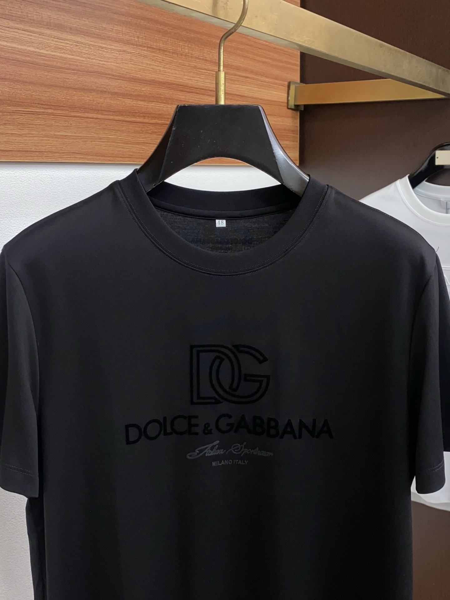 DG 2026春夏新款首发专柜最新款圆领短袖 高端订制 设计前卫时尚！品牌logo重工艺设计 高端定制双