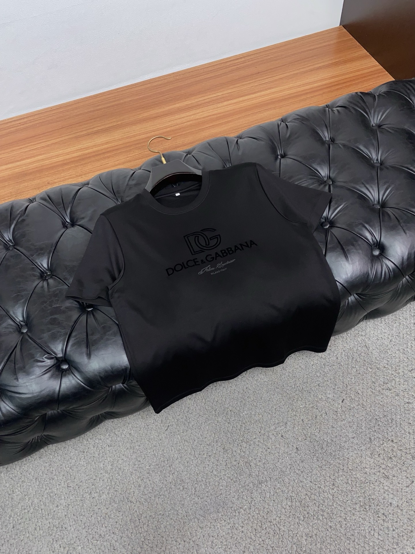 DG 2026春夏新款首发专柜最新款圆领短袖 高端订制 设计前卫时尚！品牌logo重工艺设计 高端定制双