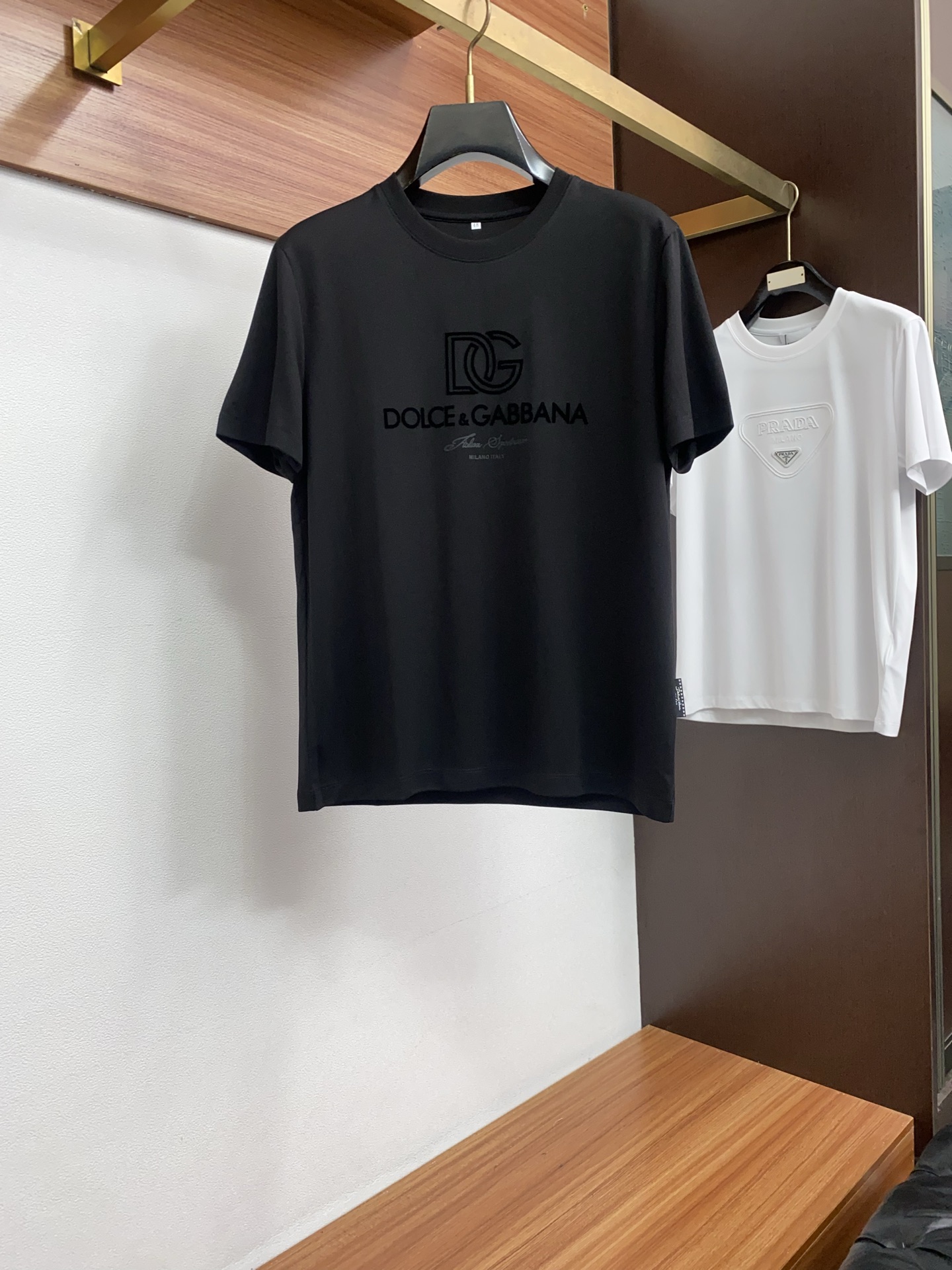 DG 2026春夏新款首发专柜最新款圆领短袖 高端订制 设计前卫时尚！品牌logo重工艺设计 高端定制双