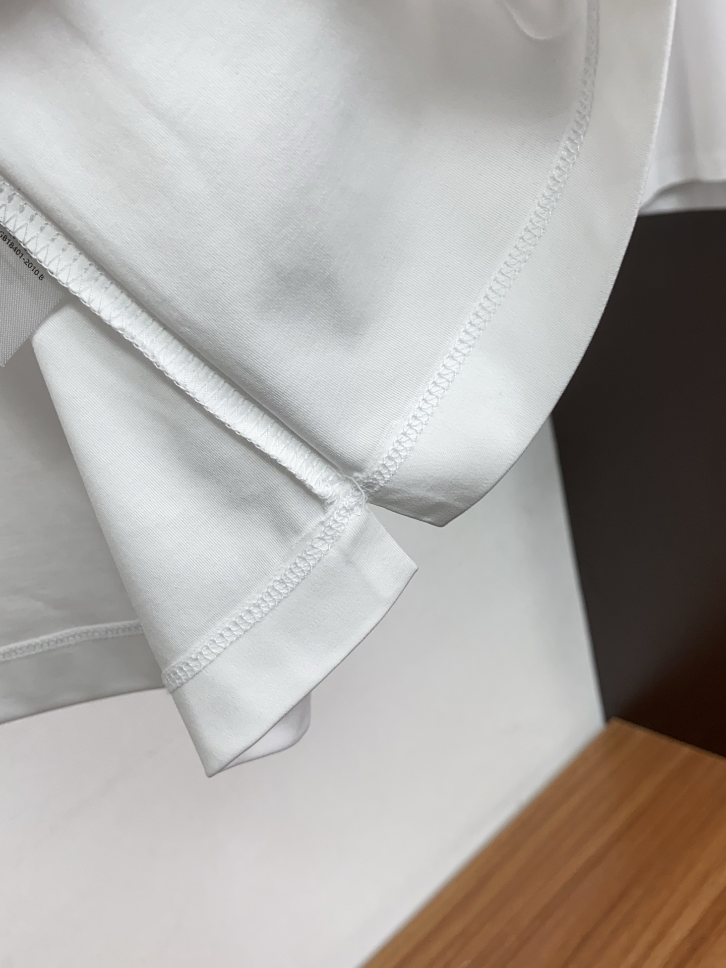 巴宝莉 2026春夏新款首发专柜最新款圆领短袖 高端订制 设计前卫时尚！品牌logo重工艺设计 高端定制