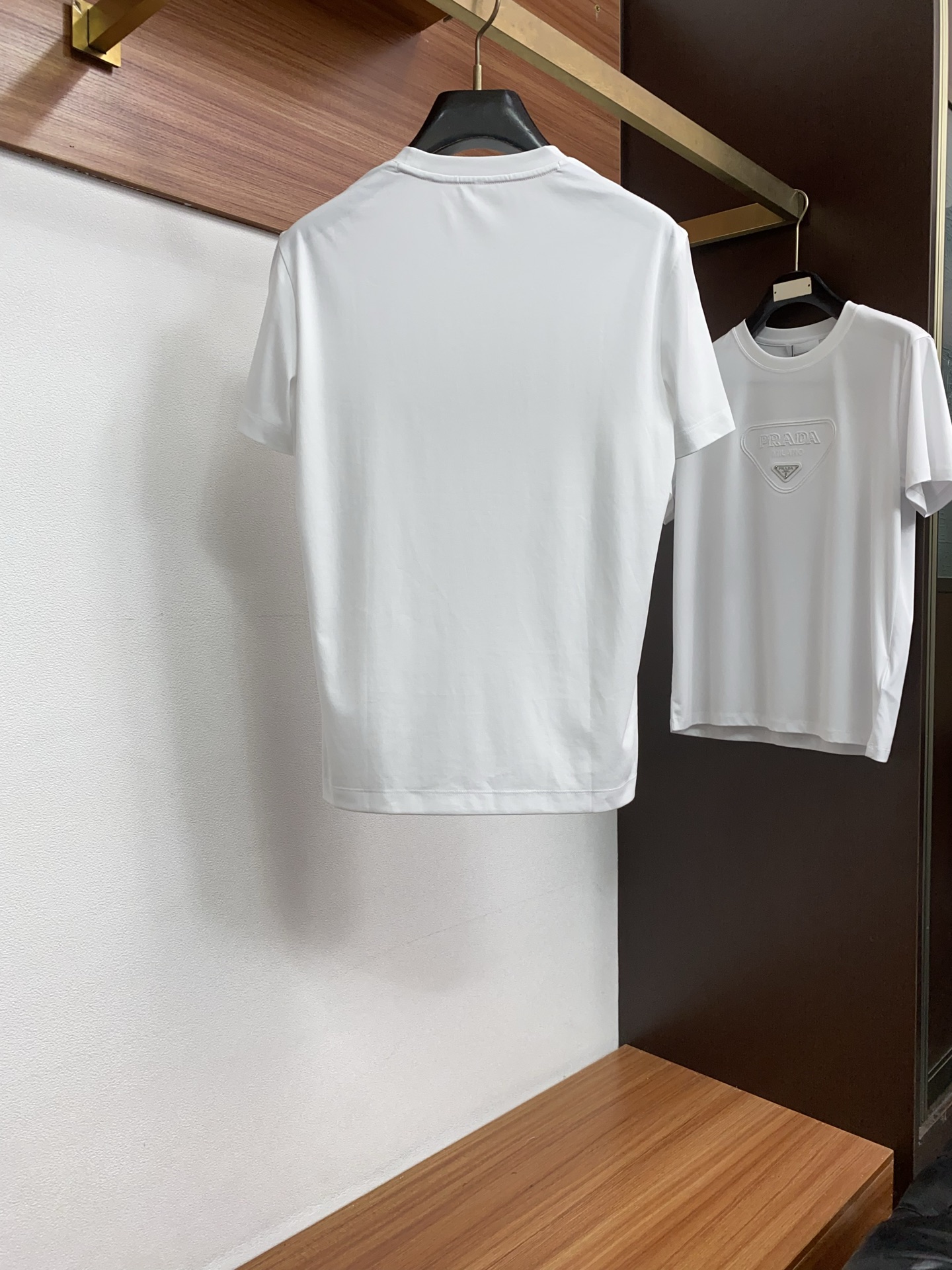 巴宝莉 2026春夏新款首发专柜最新款圆领短袖 高端订制 设计前卫时尚！品牌logo重工艺设计 高端定制