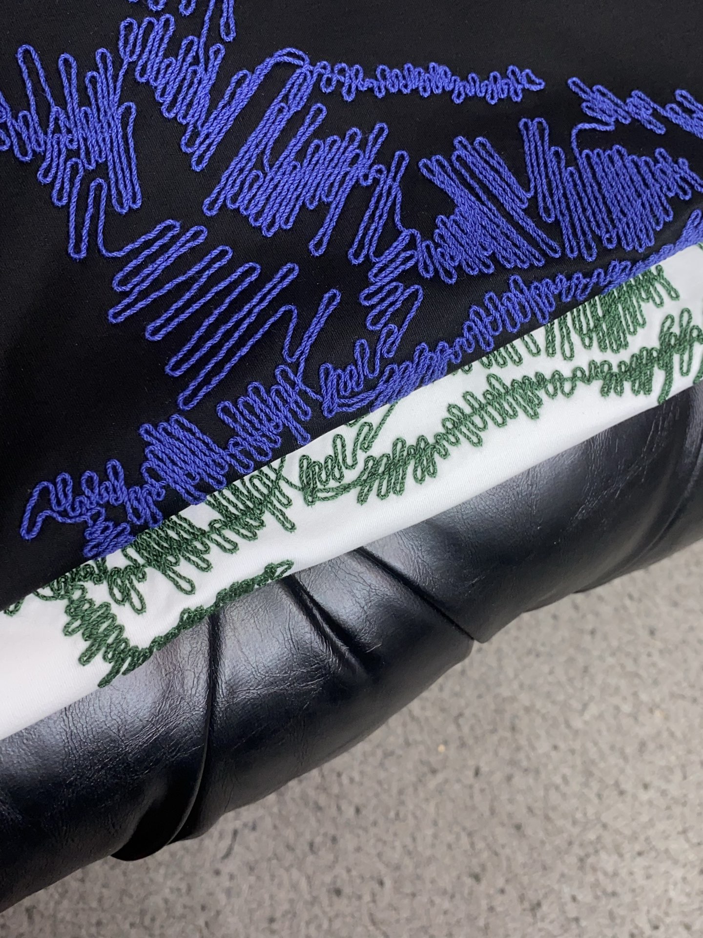 巴宝莉 2026春夏新款首发专柜最新款圆领短袖 高端订制 设计前卫时尚！品牌logo重工艺设计 高端定制