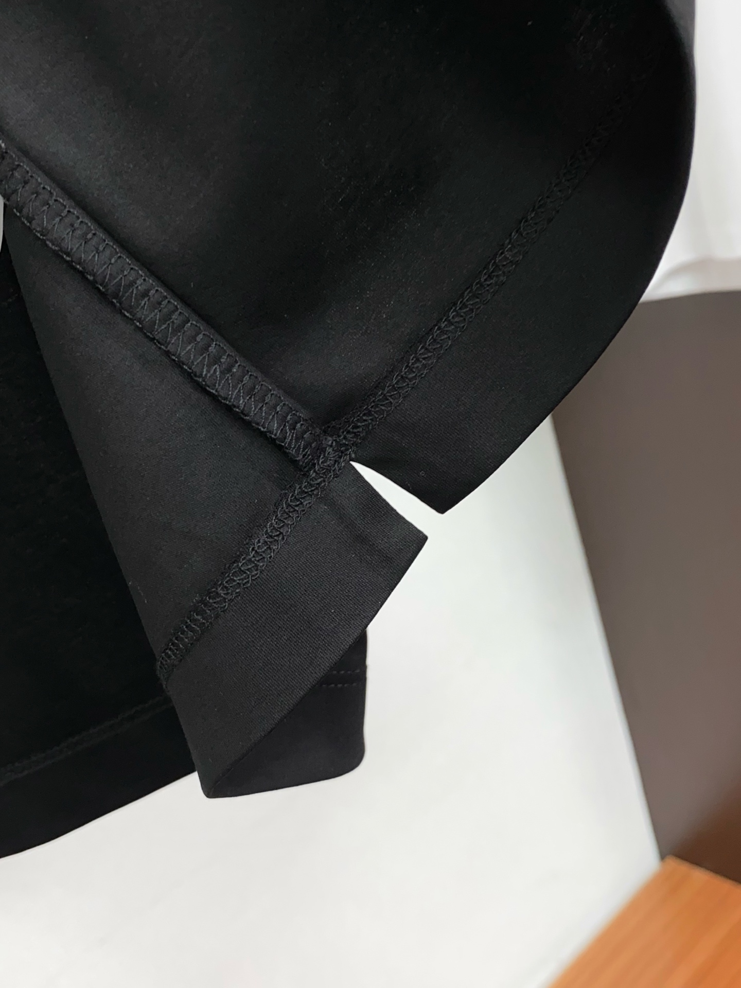 巴宝莉 2026春夏新款首发专柜最新款圆领短袖 高端订制 设计前卫时尚！品牌logo重工艺设计 高端定制