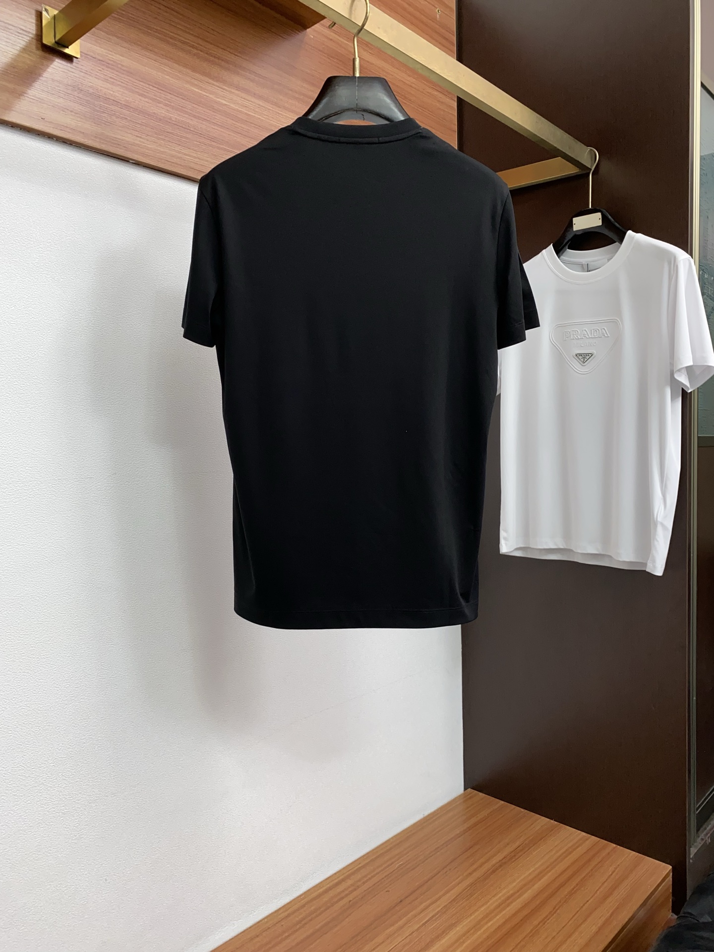 巴宝莉 2026春夏新款首发专柜最新款圆领短袖 高端订制 设计前卫时尚！品牌logo重工艺设计 高端定制