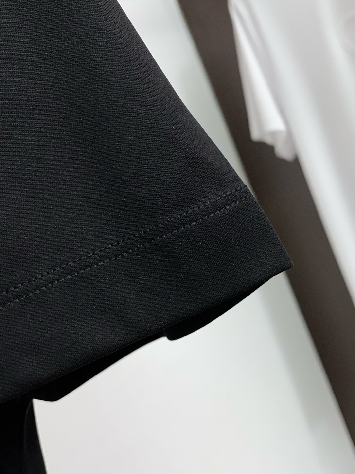 巴宝莉 2026春夏新款首发专柜最新款圆领短袖 高端订制 设计前卫时尚！品牌logo重工艺设计 高端定制