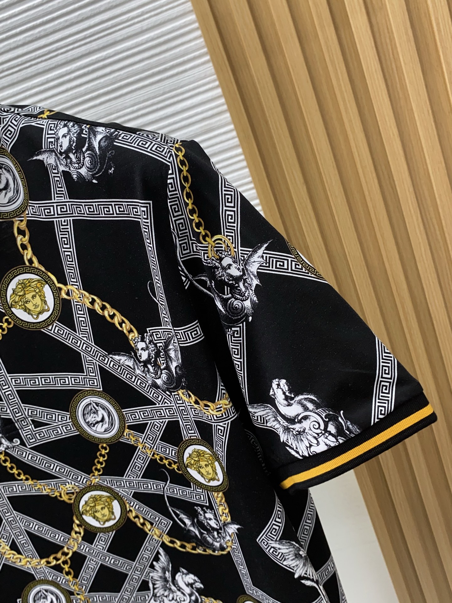 范思哲 2026s经典时尚翻领 Polo衫短袖 ，贸易公司渠道订单，简约大气，时尚百搭，品相更是无法挑剔