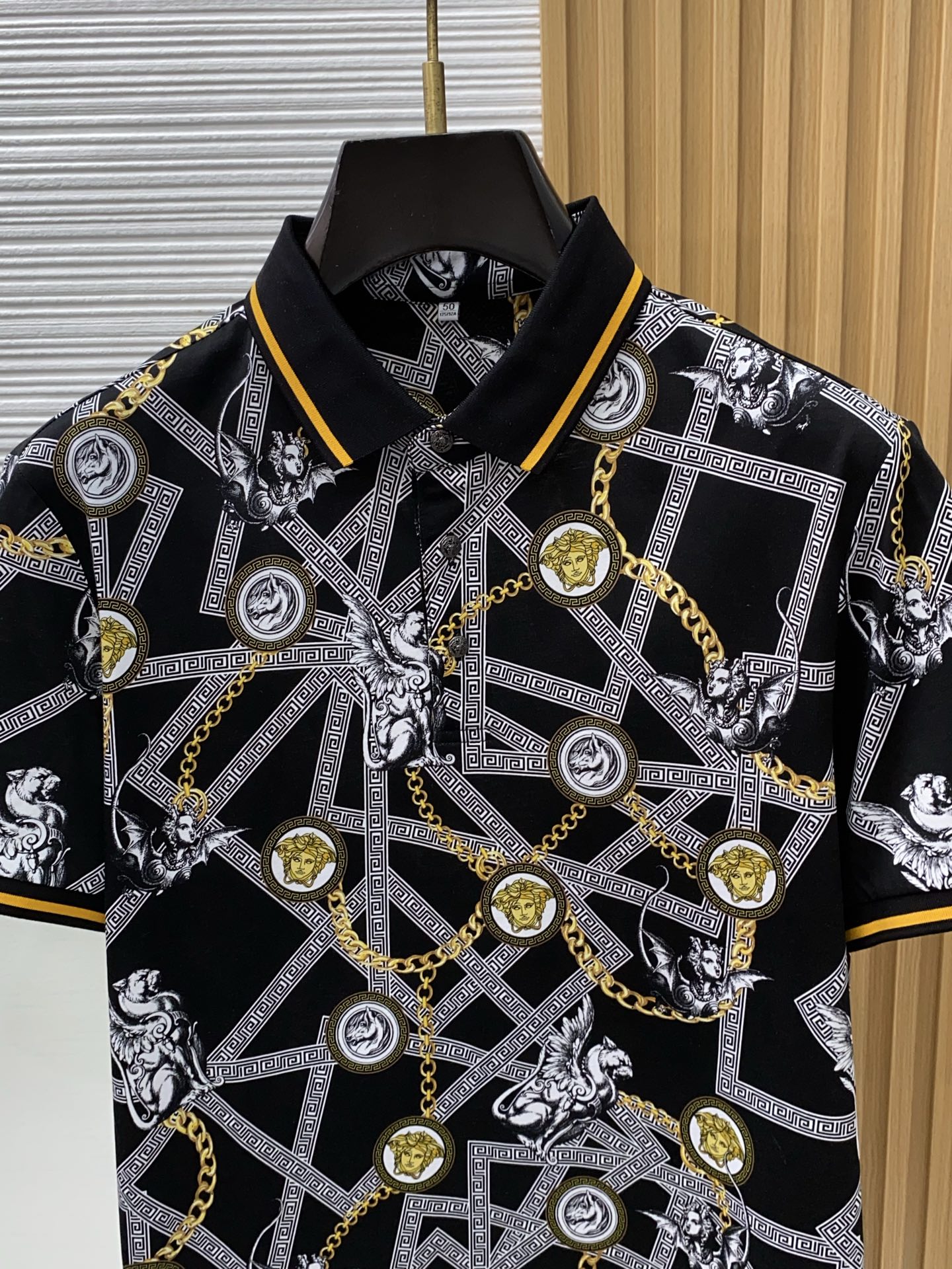 范思哲 2026s经典时尚翻领 Polo衫短袖 ，贸易公司渠道订单，简约大气，时尚百搭，品相更是无法挑剔