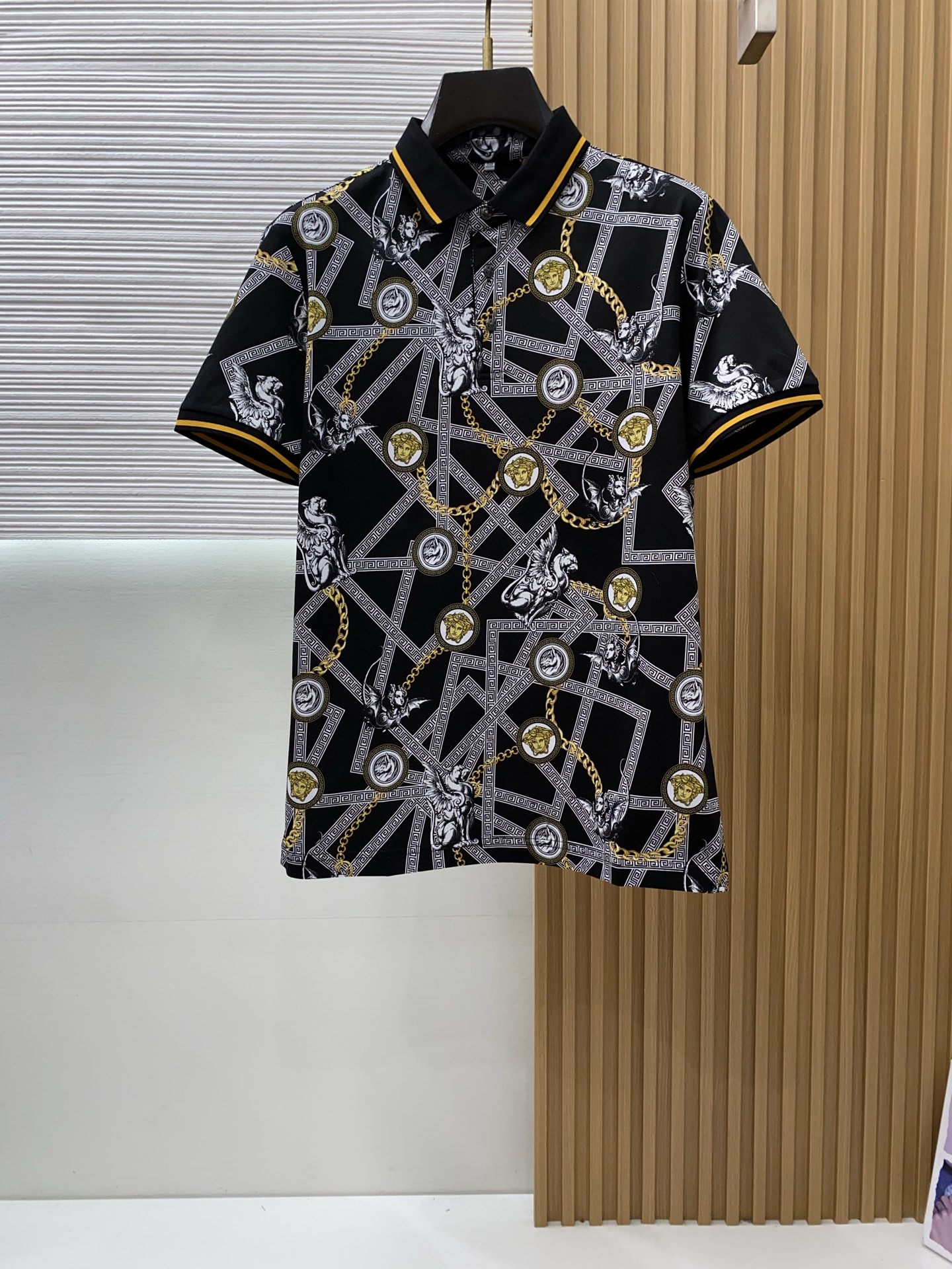 范思哲 2026s经典时尚翻领 Polo衫短袖 ，贸易公司渠道订单，简约大气，时尚百搭，品相更是无法挑剔