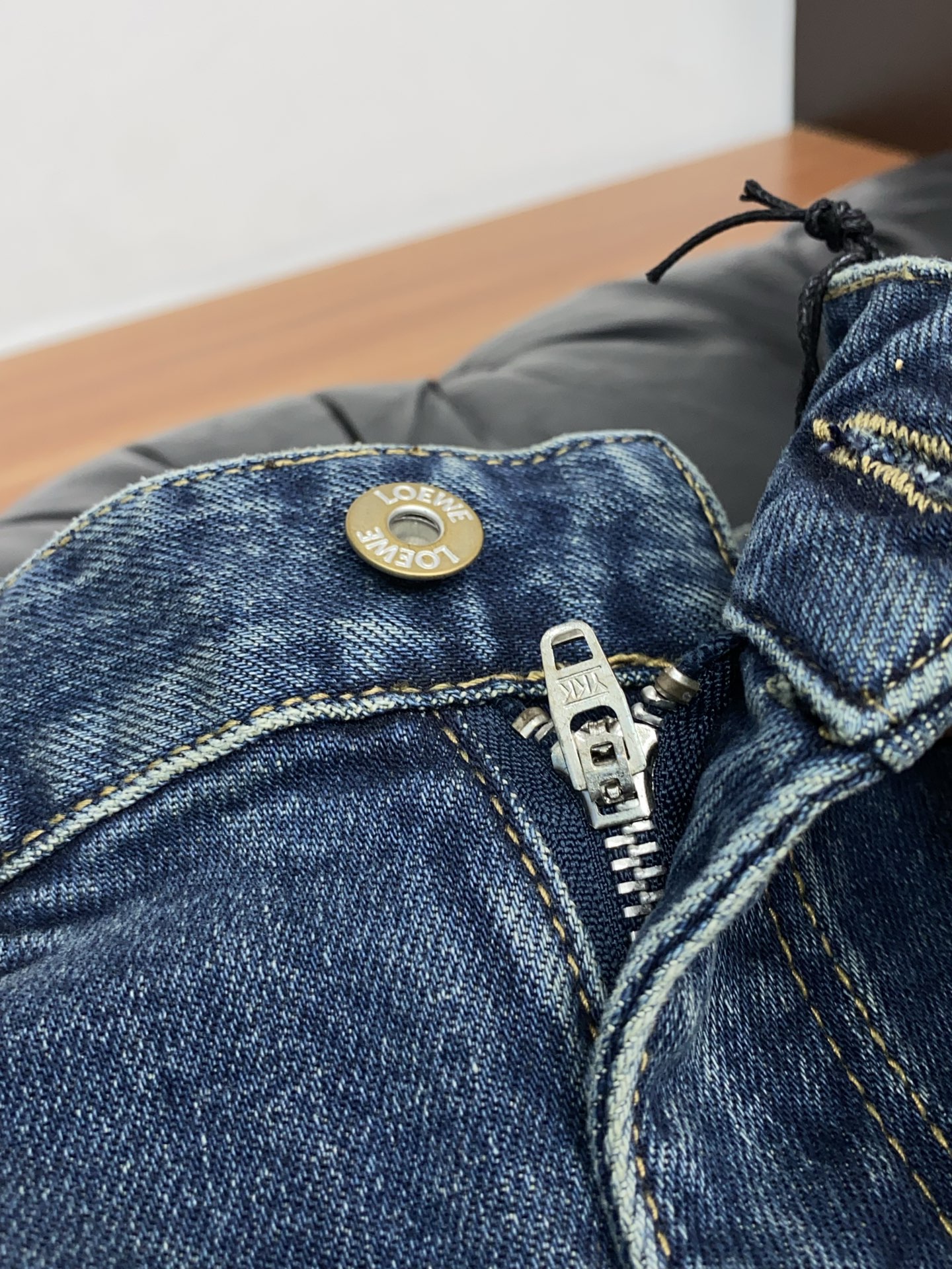 罗意威 26新款 市场独家订制进口丹宁牛仔面料 稀缺面料 超级舒服 工艺复杂四季款牛仔裤 针织牛从做旧 