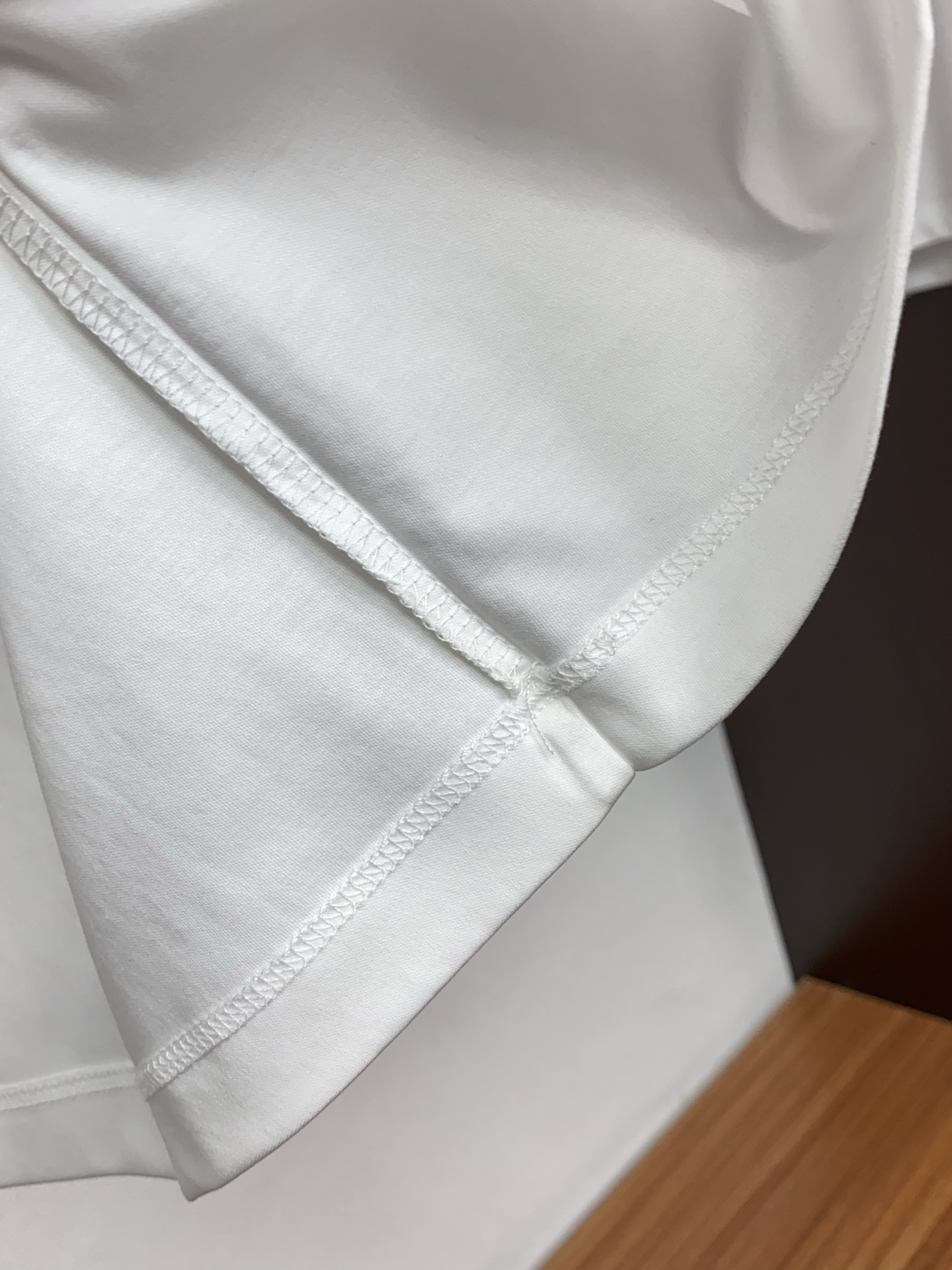 爱马仕 2026s经典时尚短袖 ，贸易公司渠道订单，简约大气，时尚百搭，品相更是无法挑剔！选用客供进口1