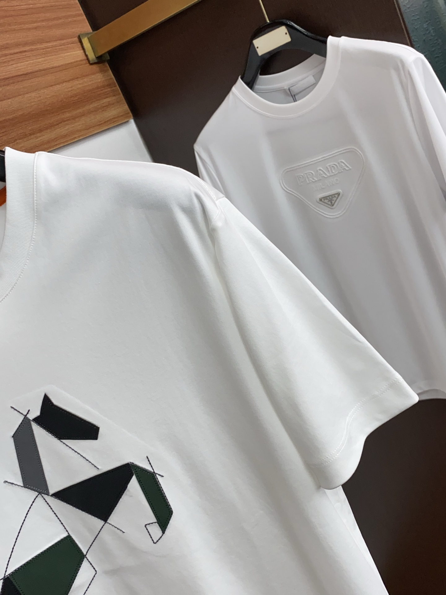 爱马仕 2026s经典时尚短袖 ，贸易公司渠道订单，简约大气，时尚百搭，品相更是无法挑剔！选用客供进口1