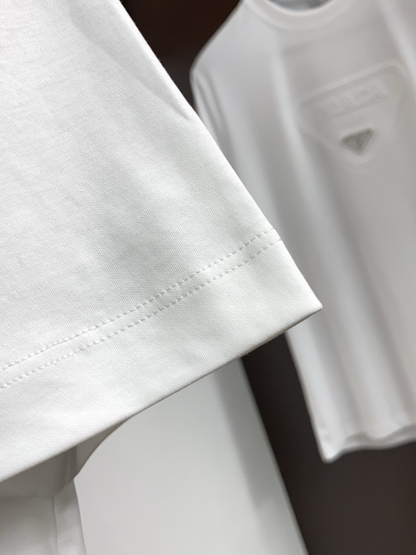 爱马仕 2026s经典时尚短袖 ，贸易公司渠道订单，简约大气，时尚百搭，品相更是无法挑剔！选用客供进口1