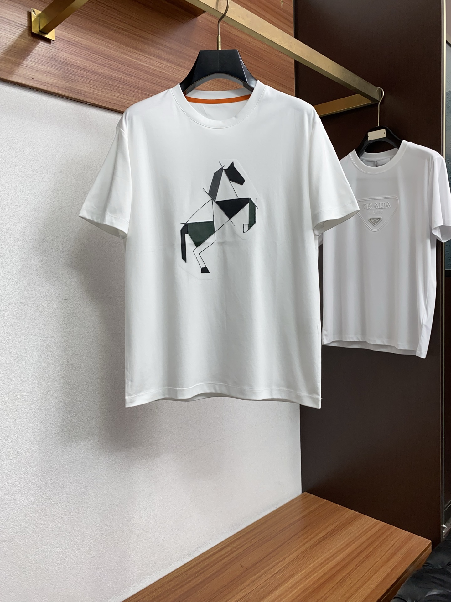 爱马仕 2026s经典时尚短袖 ，贸易公司渠道订单，简约大气，时尚百搭，品相更是无法挑剔！选用客供进口1