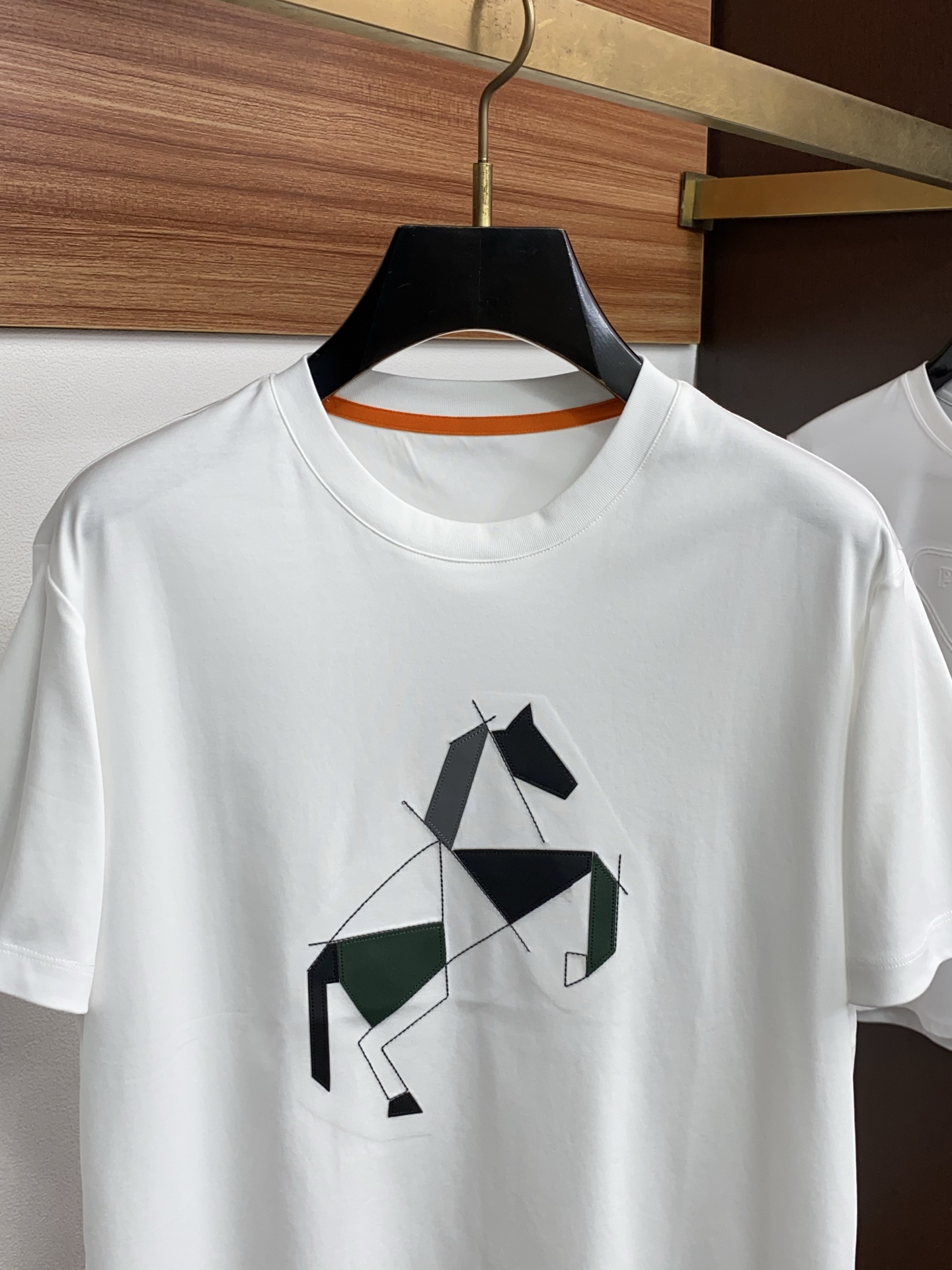 爱马仕 2026s经典时尚短袖 ，贸易公司渠道订单，简约大气，时尚百搭，品相更是无法挑剔！选用客供进口1