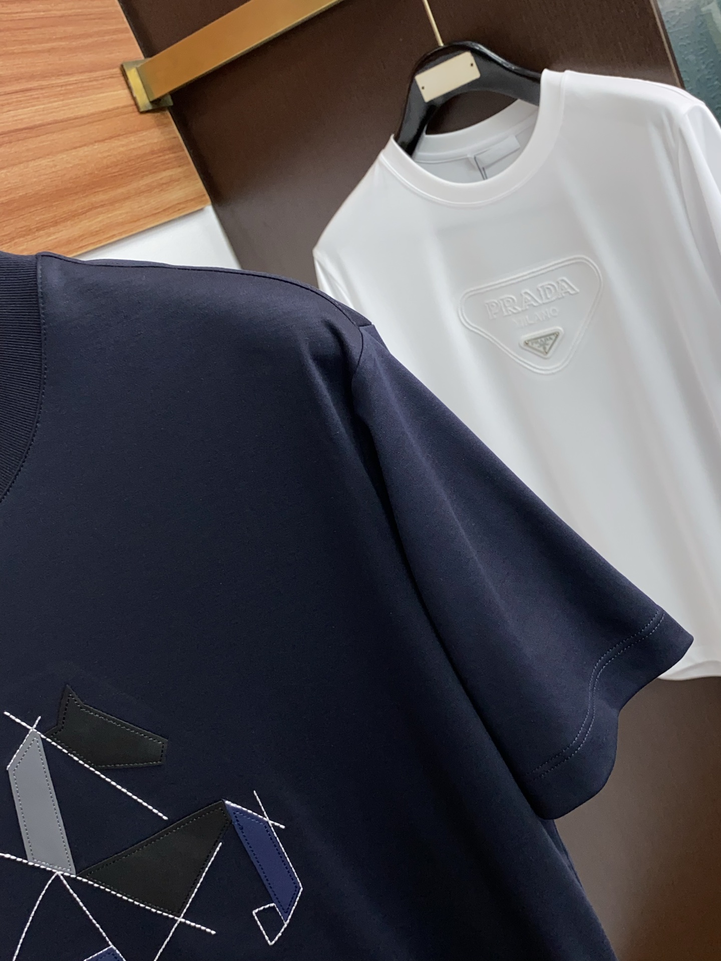 爱马仕 2026s经典时尚短袖 ，贸易公司渠道订单，简约大气，时尚百搭，品相更是无法挑剔！选用客供进口1