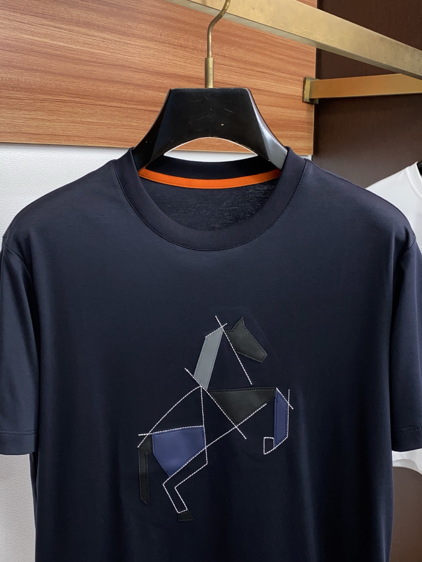 爱马仕 2026s经典时尚短袖 ，贸易公司渠道订单，简约大气，时尚百搭，品相更是无法挑剔！选用客供进口1