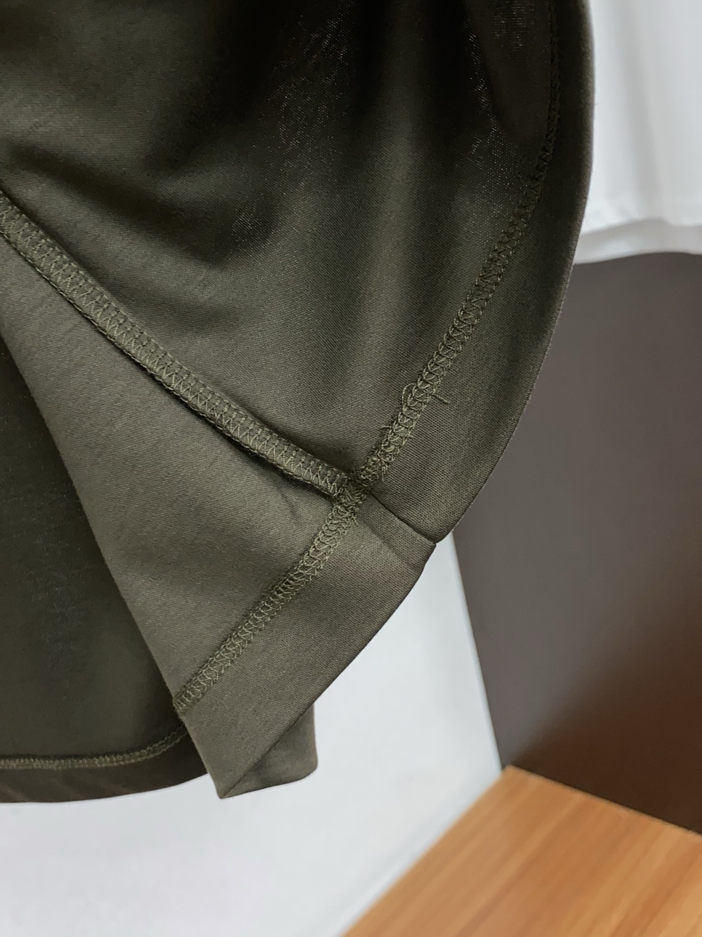 爱马仕 2026s经典时尚短袖 ，贸易公司渠道订单，简约大气，时尚百搭，品相更是无法挑剔！选用客供进口1