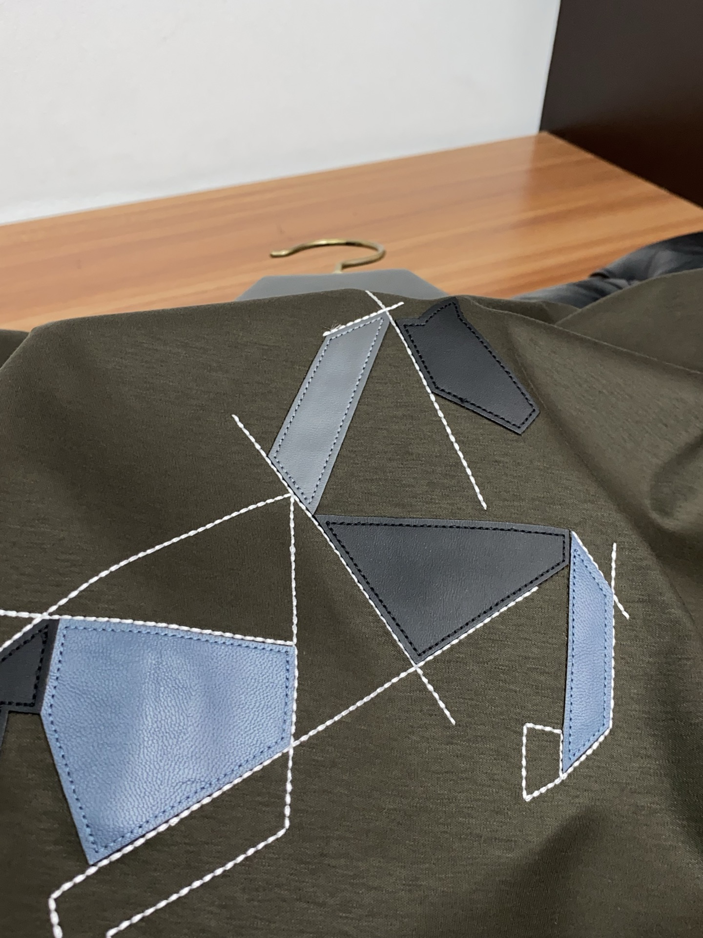 爱马仕 2026s经典时尚短袖 ，贸易公司渠道订单，简约大气，时尚百搭，品相更是无法挑剔！选用客供进口1