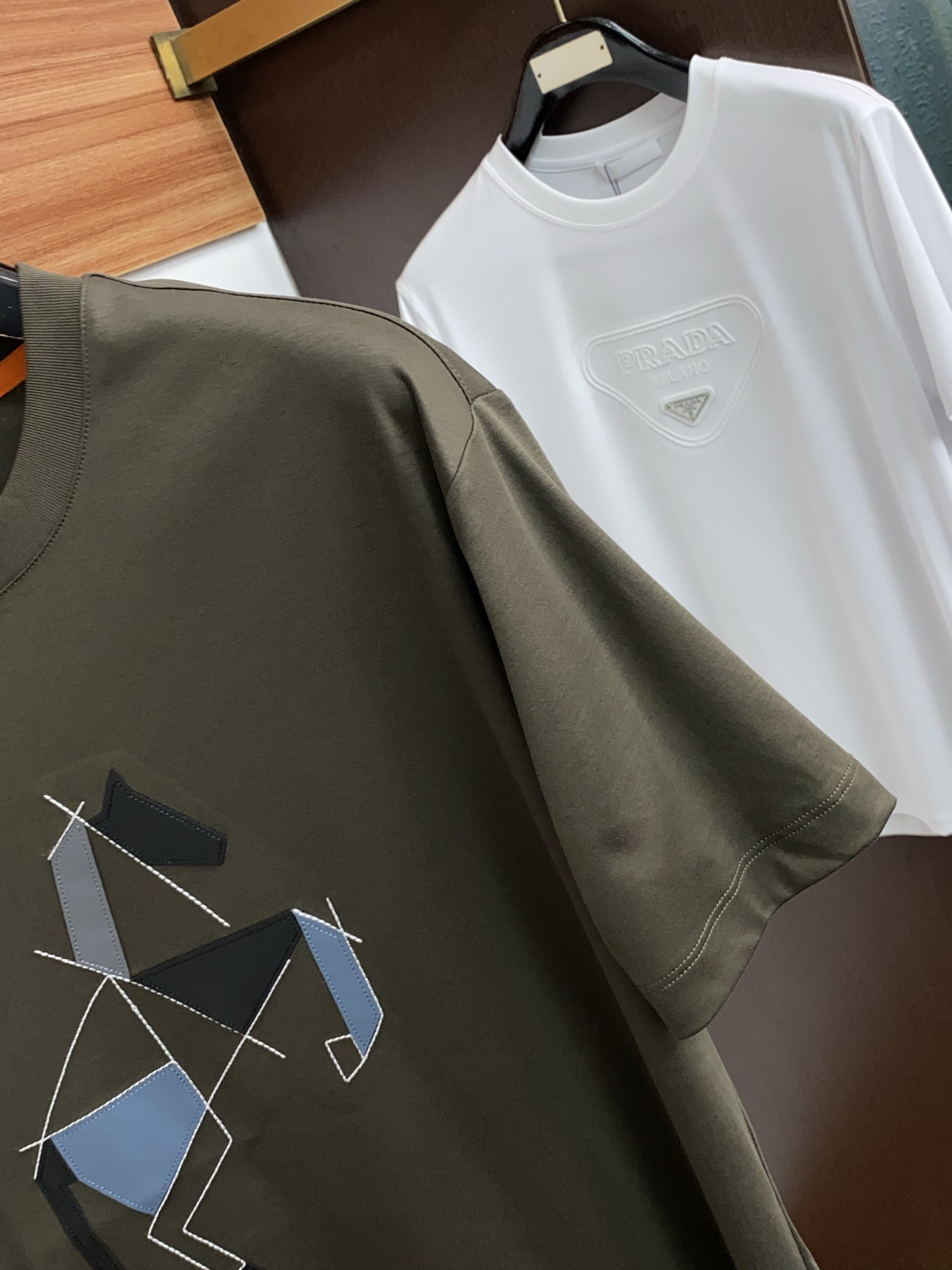 爱马仕 2026s经典时尚短袖 ，贸易公司渠道订单，简约大气，时尚百搭，品相更是无法挑剔！选用客供进口1