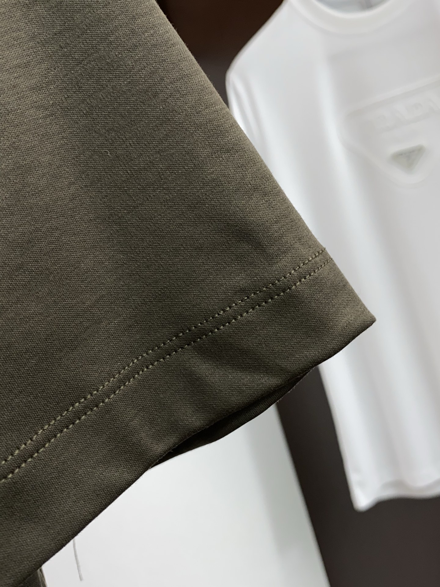 爱马仕 2026s经典时尚短袖 ，贸易公司渠道订单，简约大气，时尚百搭，品相更是无法挑剔！选用客供进口1