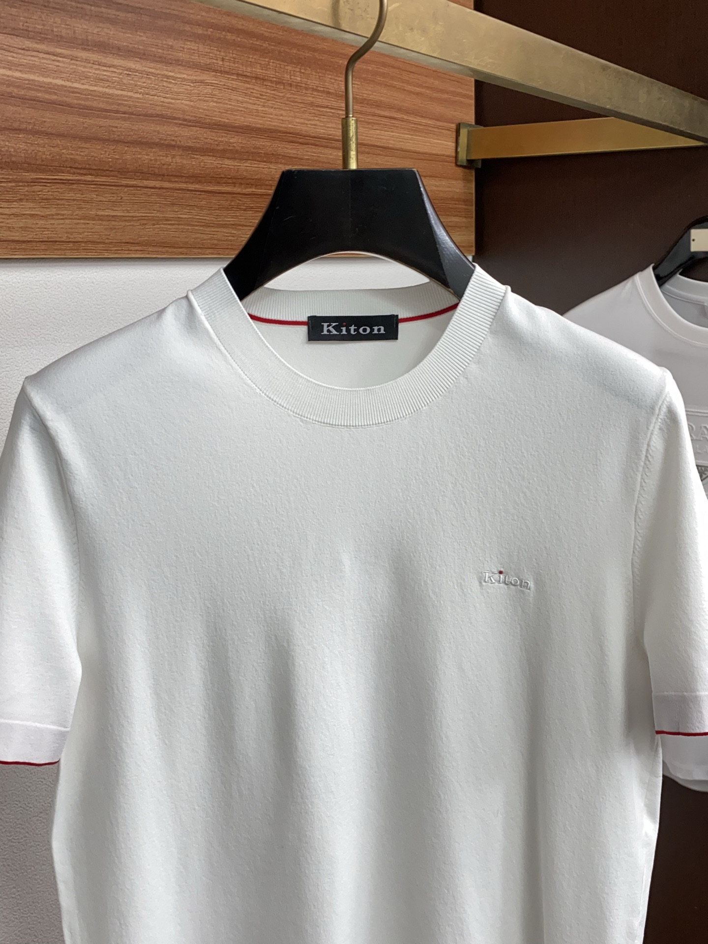 kiton 2026s经典时尚短袖 ，贸易公司渠道订单，简约大气，时尚百搭，品相更是无法挑剔！选用客供进