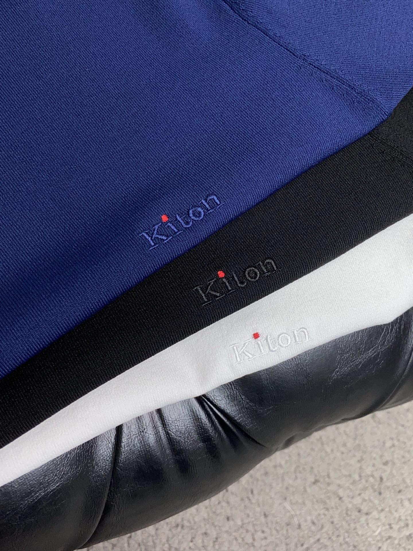 kiton 2026s经典时尚短袖 ，贸易公司渠道订单，简约大气，时尚百搭，品相更是无法挑剔！选用客供进