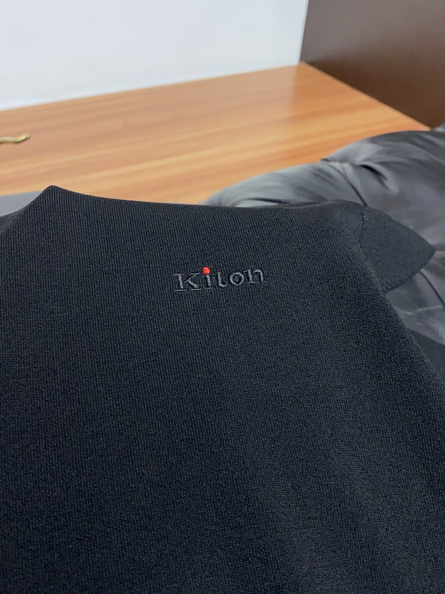 kiton 2026s经典时尚短袖 ，贸易公司渠道订单，简约大气，时尚百搭，品相更是无法挑剔！选用客供进