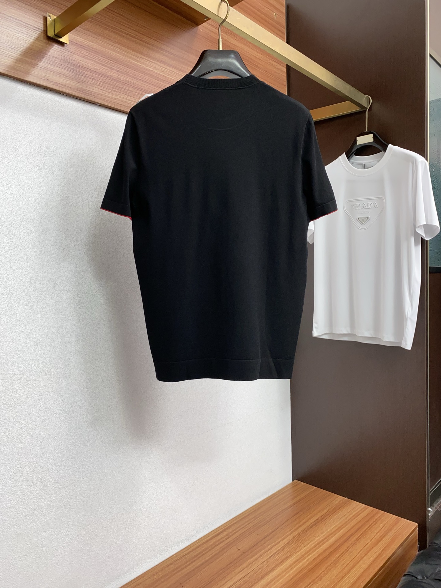 kiton 2026s经典时尚短袖 ，贸易公司渠道订单，简约大气，时尚百搭，品相更是无法挑剔！选用客供进