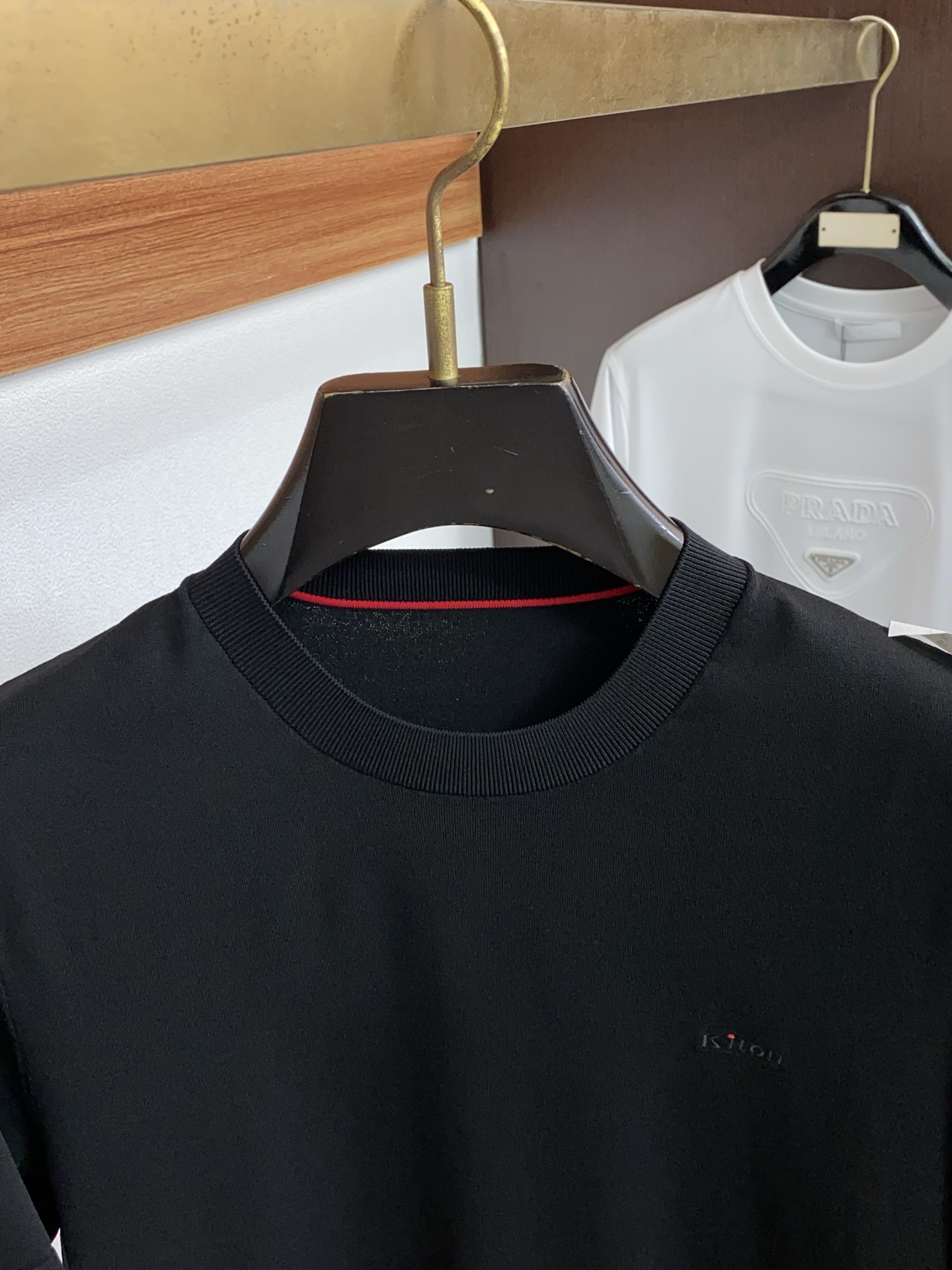 kiton 2026s经典时尚短袖 ，贸易公司渠道订单，简约大气，时尚百搭，品相更是无法挑剔！选用客供进