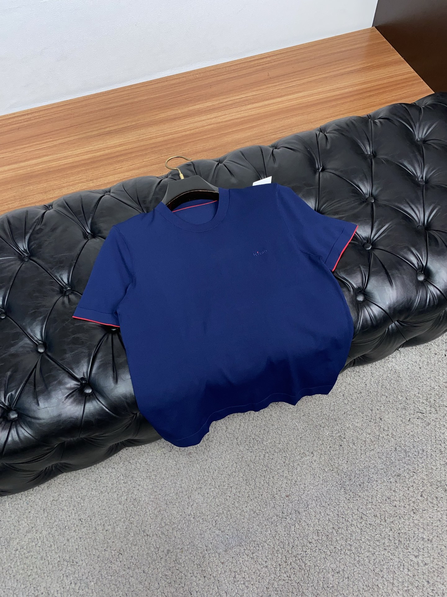 kiton 2026s经典时尚短袖 ，贸易公司渠道订单，简约大气，时尚百搭，品相更是无法挑剔！选用客供进