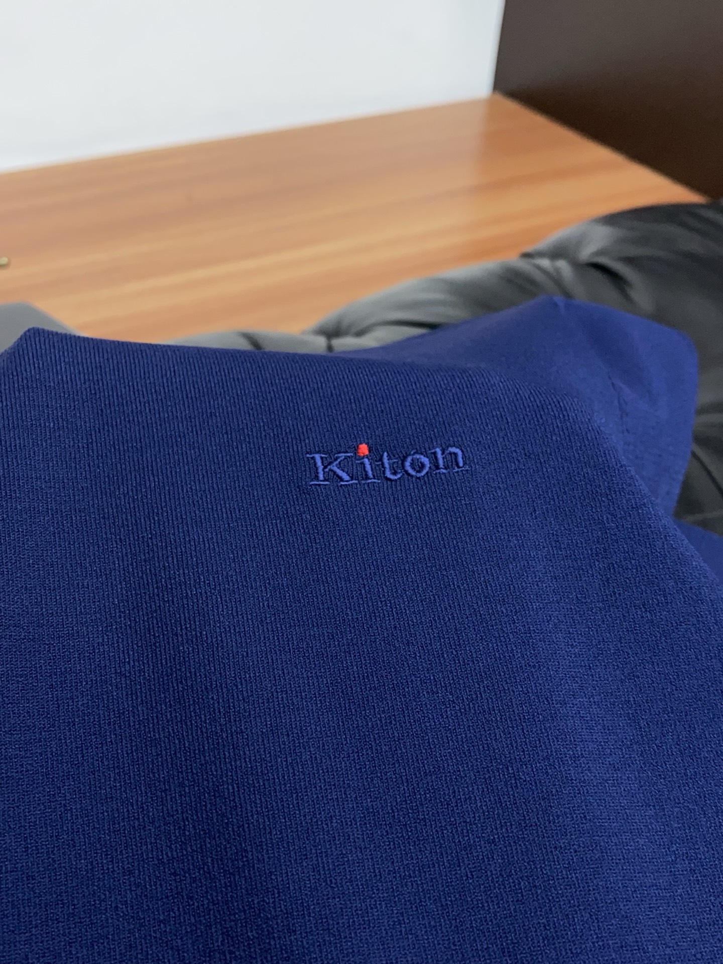 kiton 2026s经典时尚短袖 ，贸易公司渠道订单，简约大气，时尚百搭，品相更是无法挑剔！选用客供进