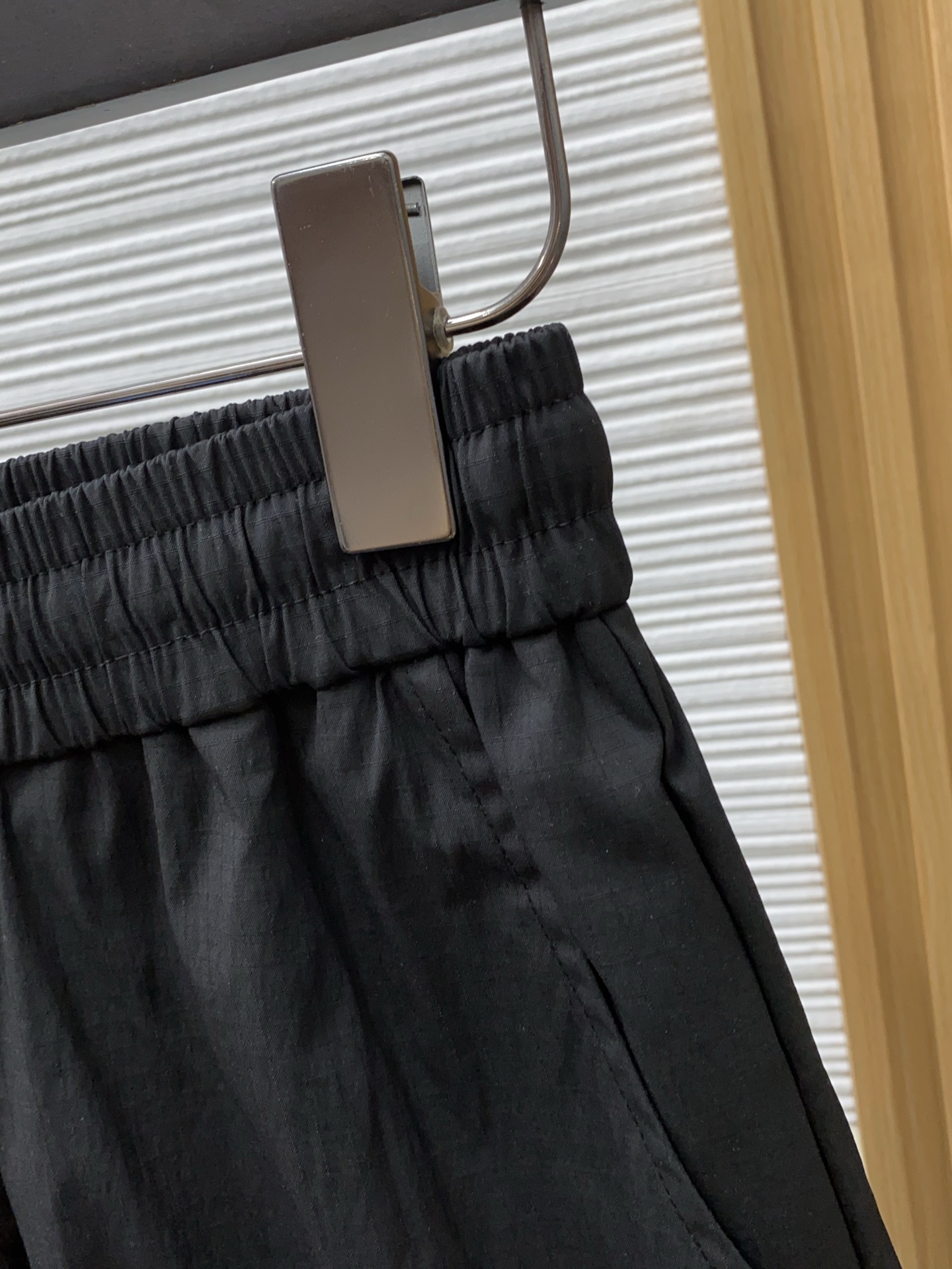 古奇 春夏新款休闲短裤 品牌经典系列弹力速干面料 舒适度极好，手触感强烈。原版品牌logo 辨识度极高 