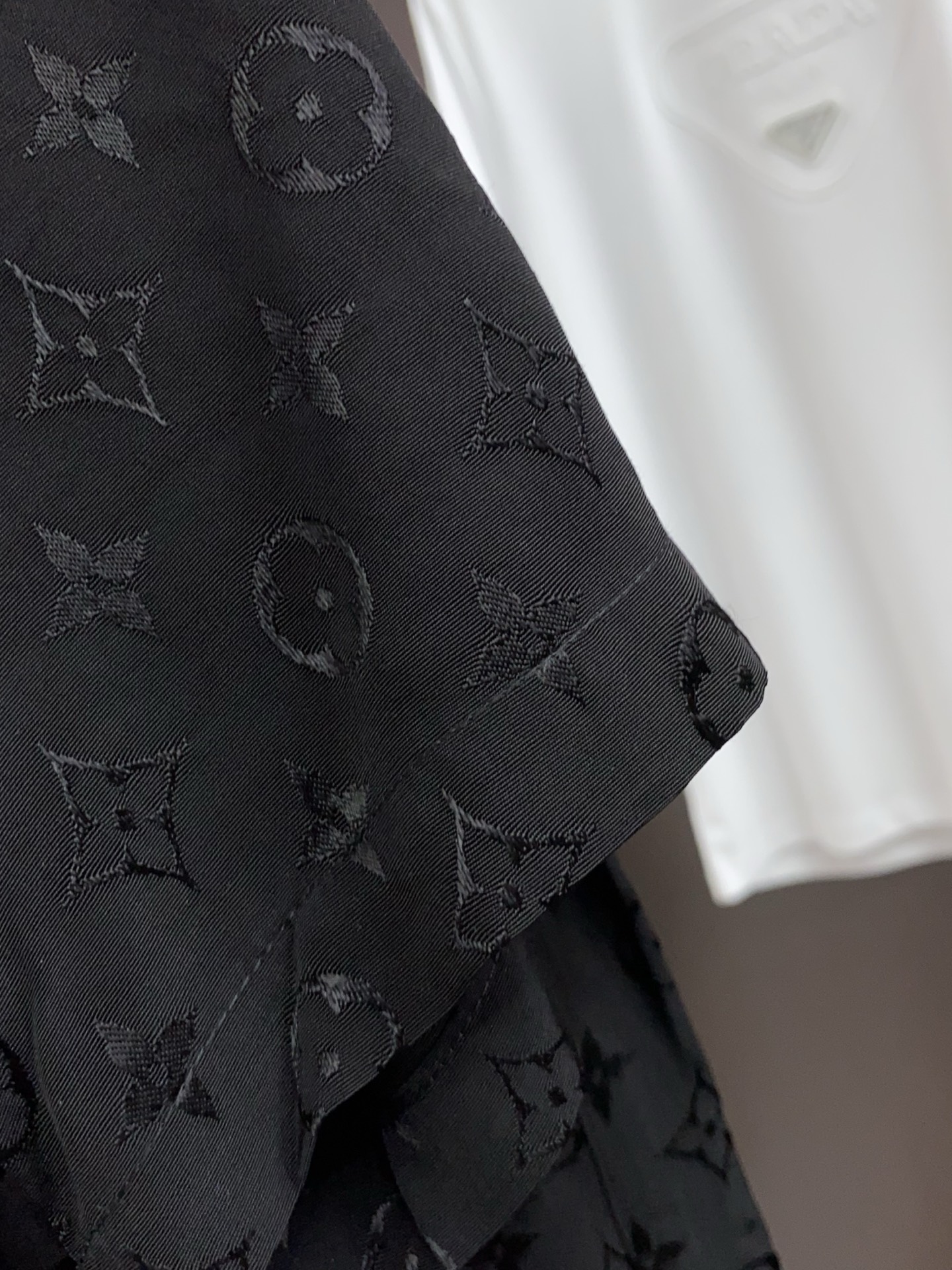 1v 路易威登 M-3xL 26年春夏新款提花连帽防晒速干面料休闲短裤 套装 干净利落剪裁，都市风十足 