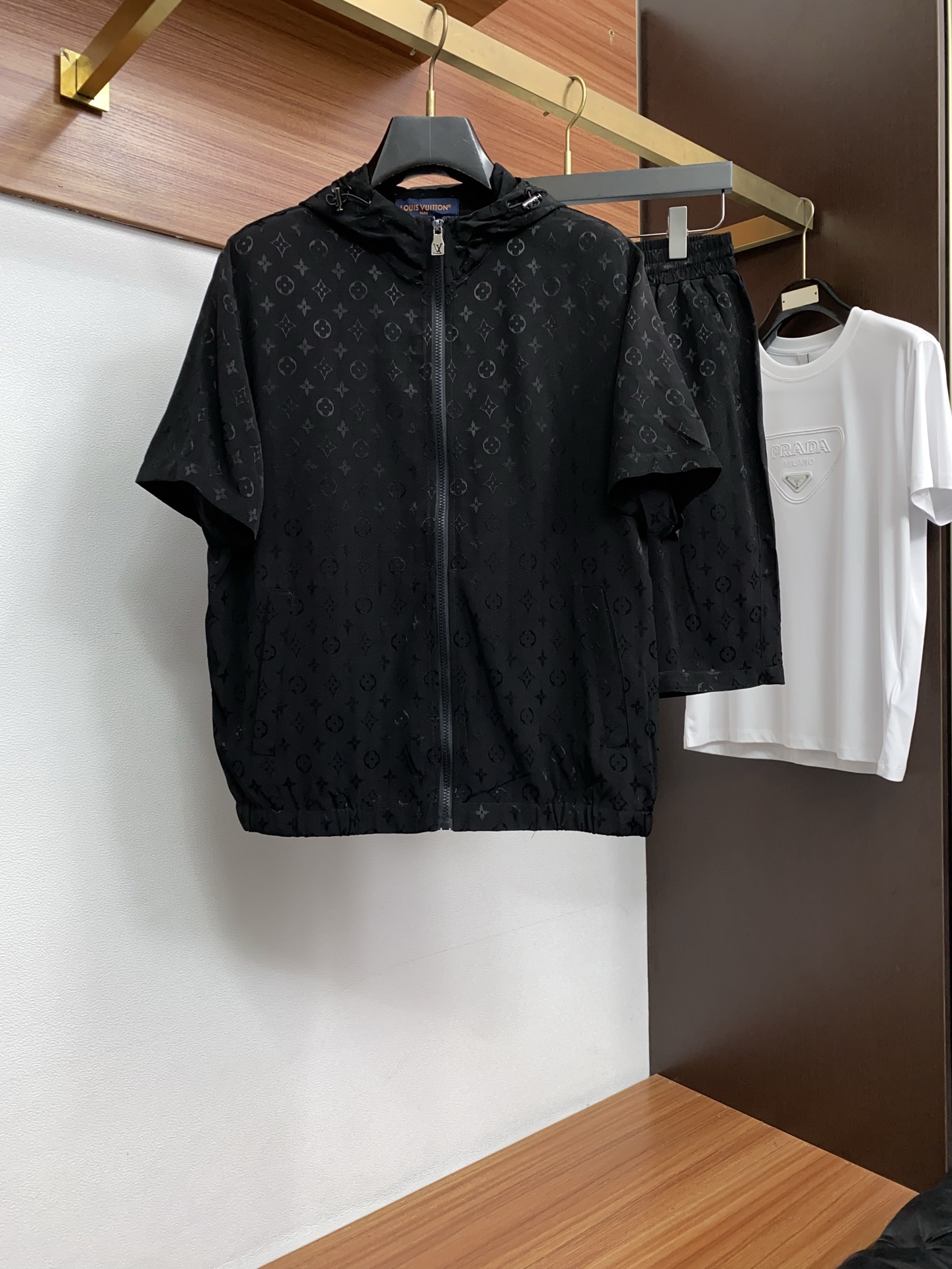 1v 路易威登 M-3xL 26年春夏新款提花连帽防晒速干面料休闲短裤 套装 干净利落剪裁，都市风十足 