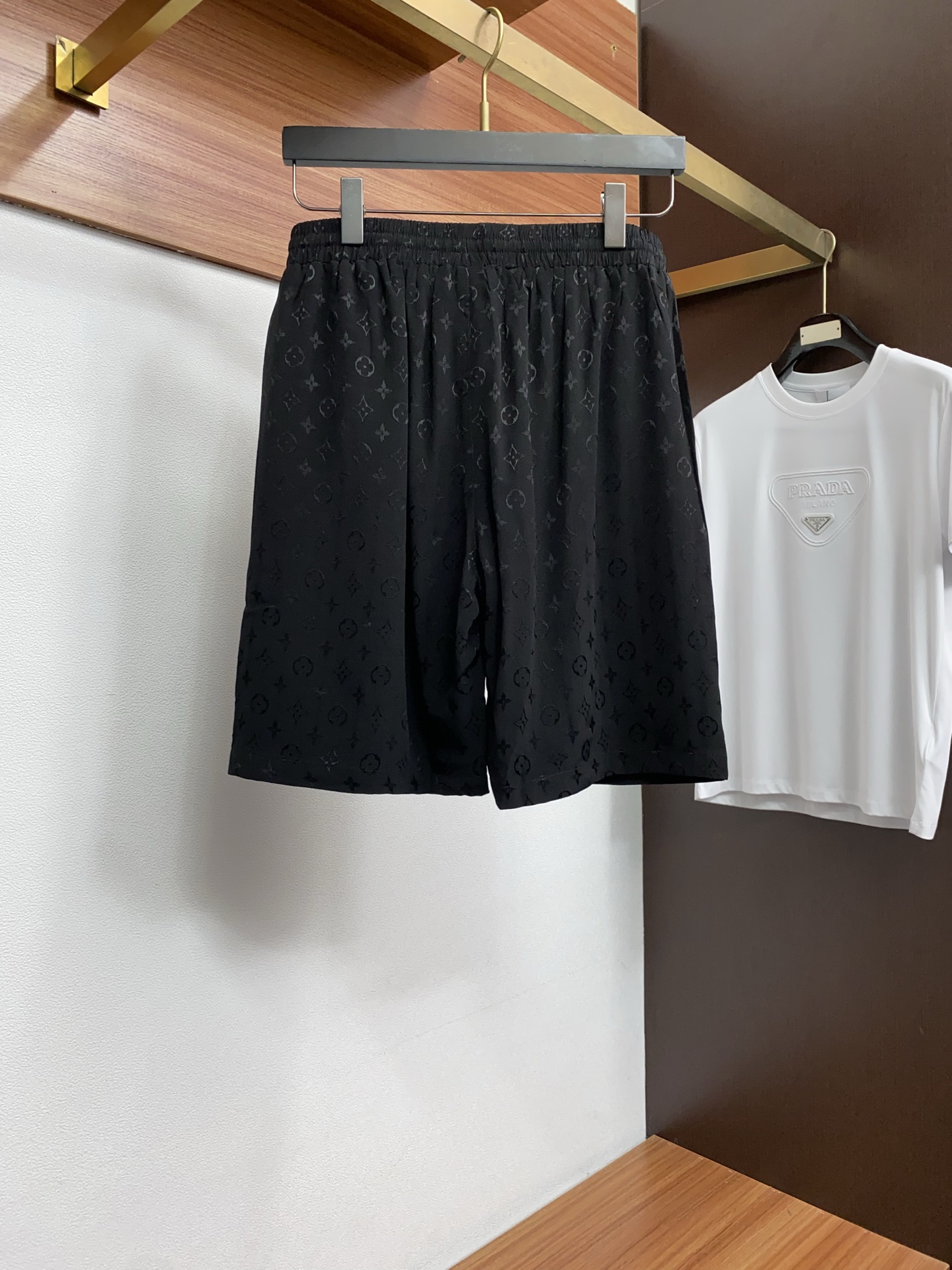 1v 路易威登 M-3xL 26年春夏新款提花连帽防晒速干面料休闲短裤 套装 干净利落剪裁，都市风十足 