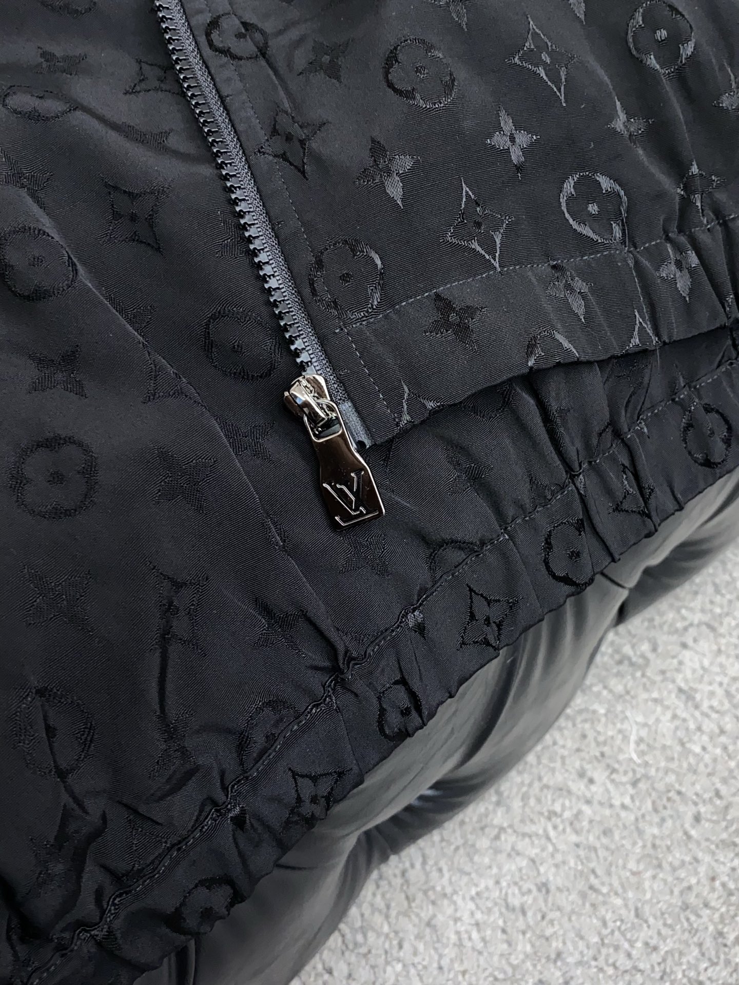 1v 路易威登 M-3xL 26年春夏新款提花连帽防晒速干面料休闲短裤 套装 干净利落剪裁，都市风十足 